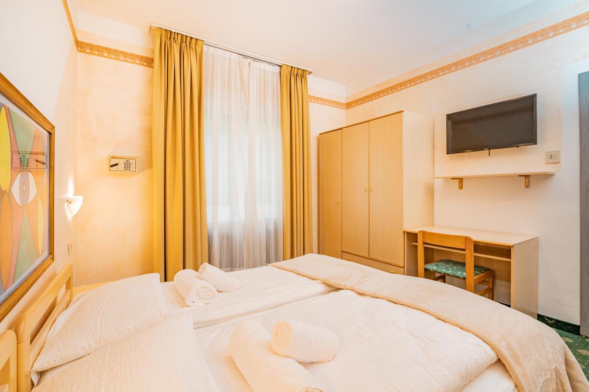 Camera Matrimoniale/Doppia con Letti Singoli con Bagno Privato - Edificio Separato