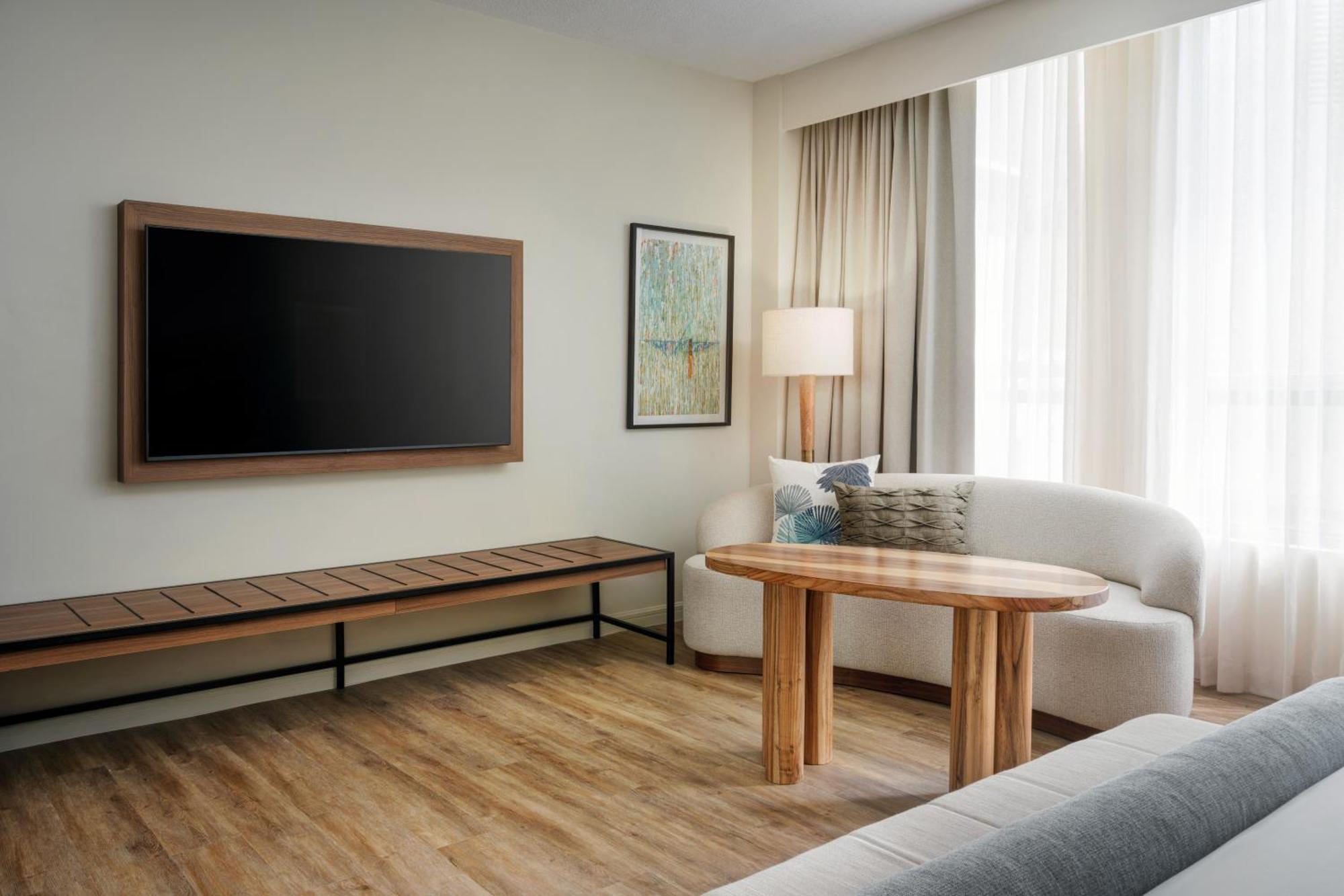 Corner King Room with One King Bed - High Floor