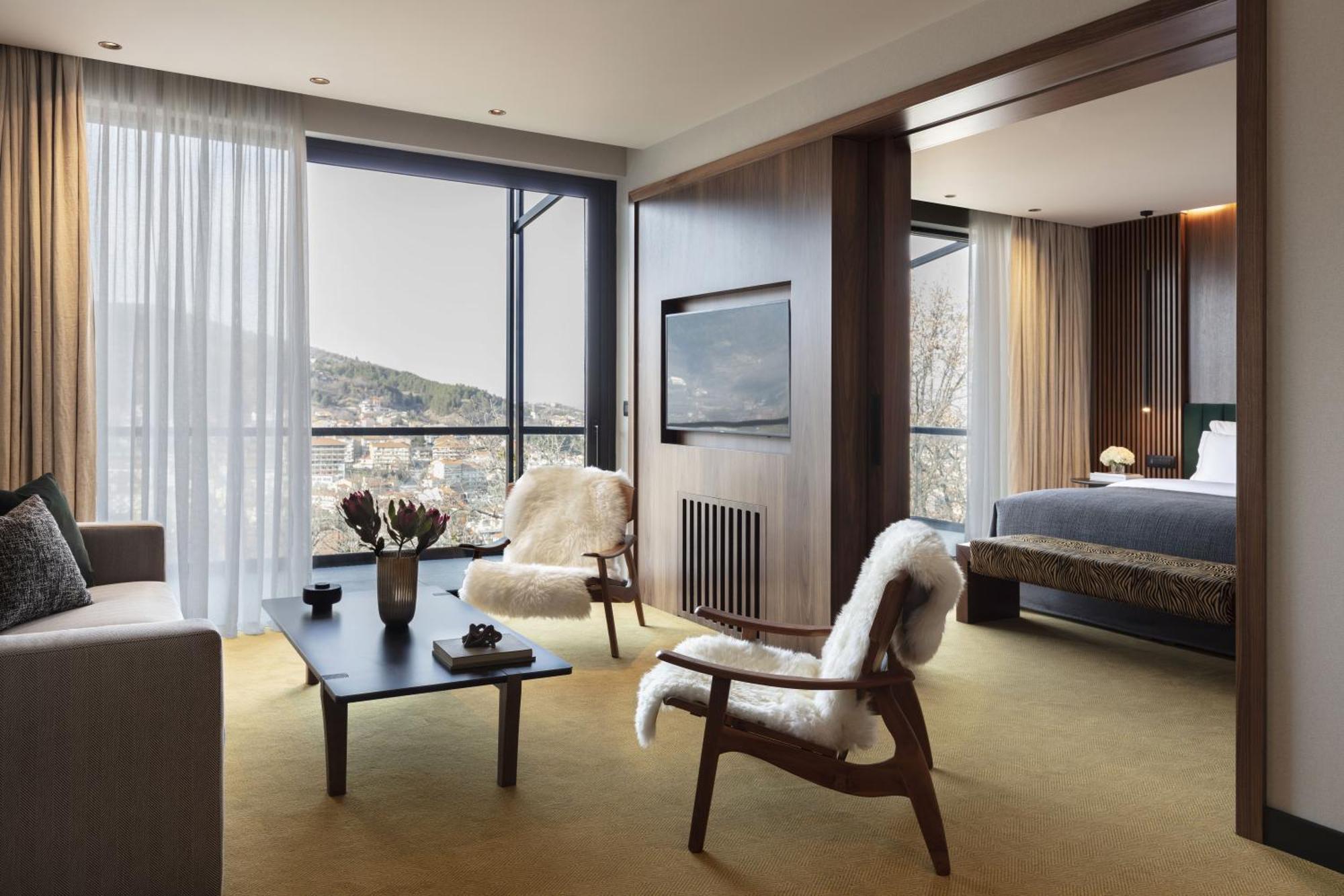 Suite with Mountain View