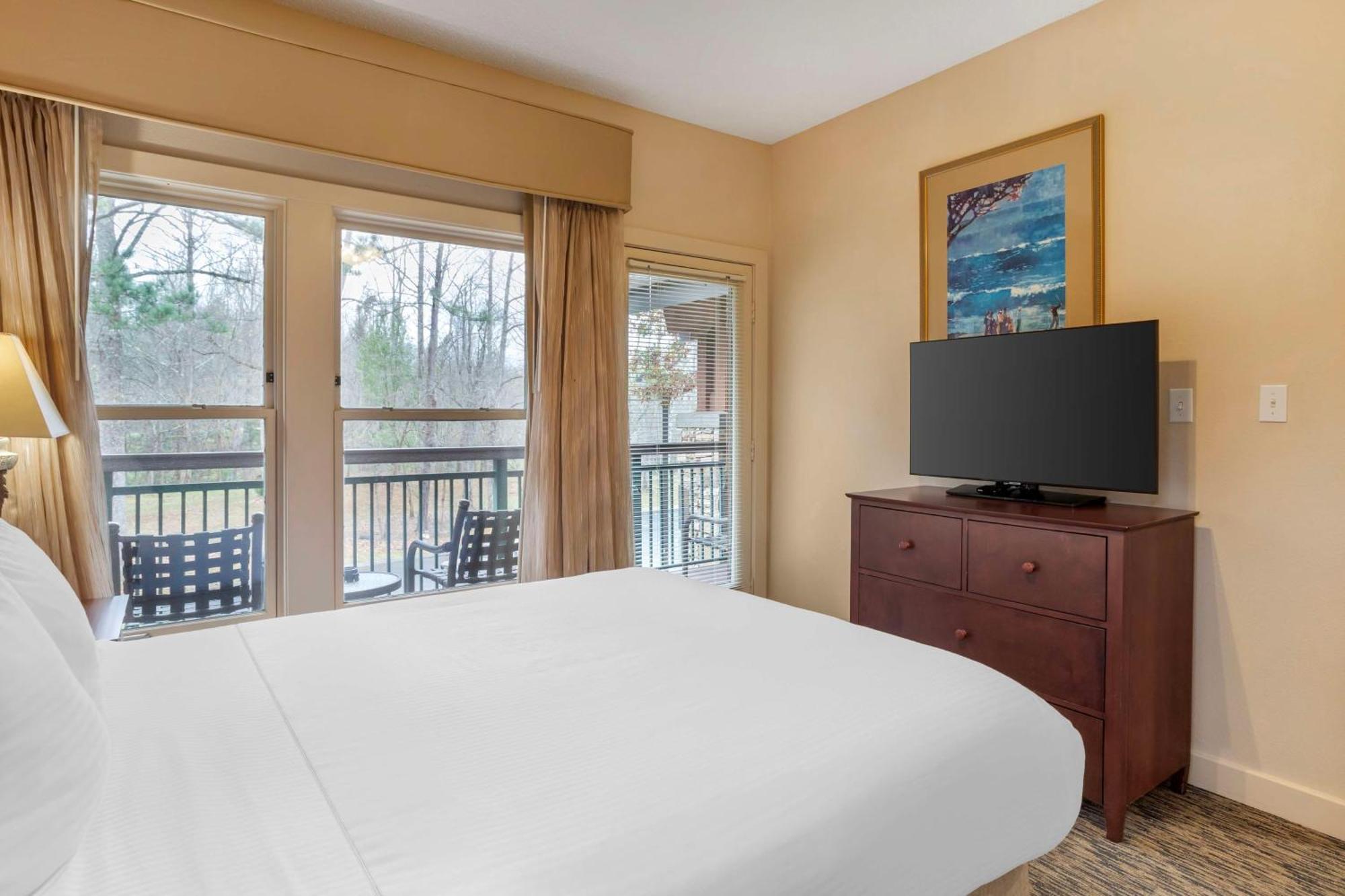 1 Bedroom 1 Queen Suite Sofabed
