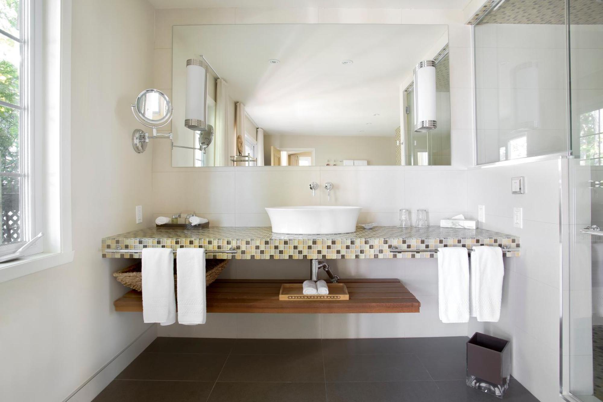 King Suite with Living Room-Oriole