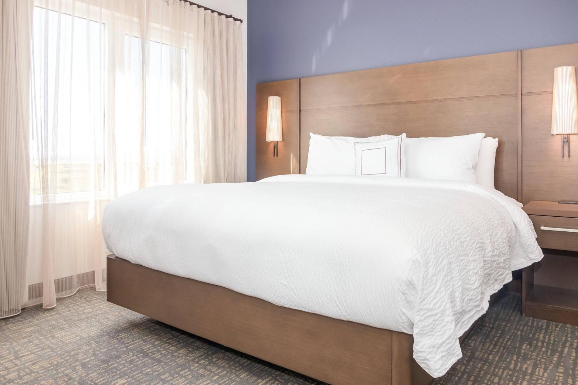 One-Bedroom Suite with King Bed,1642369219:JPEG