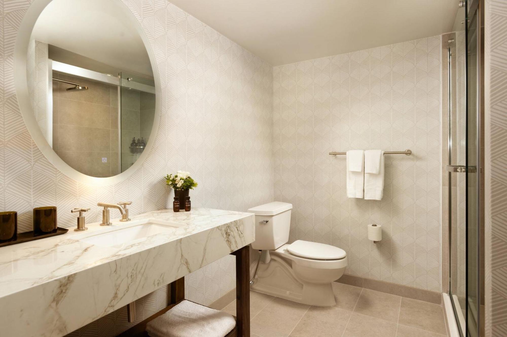 Deluxe Queen Room with Two Queen Beds, Balcony and Mountain View