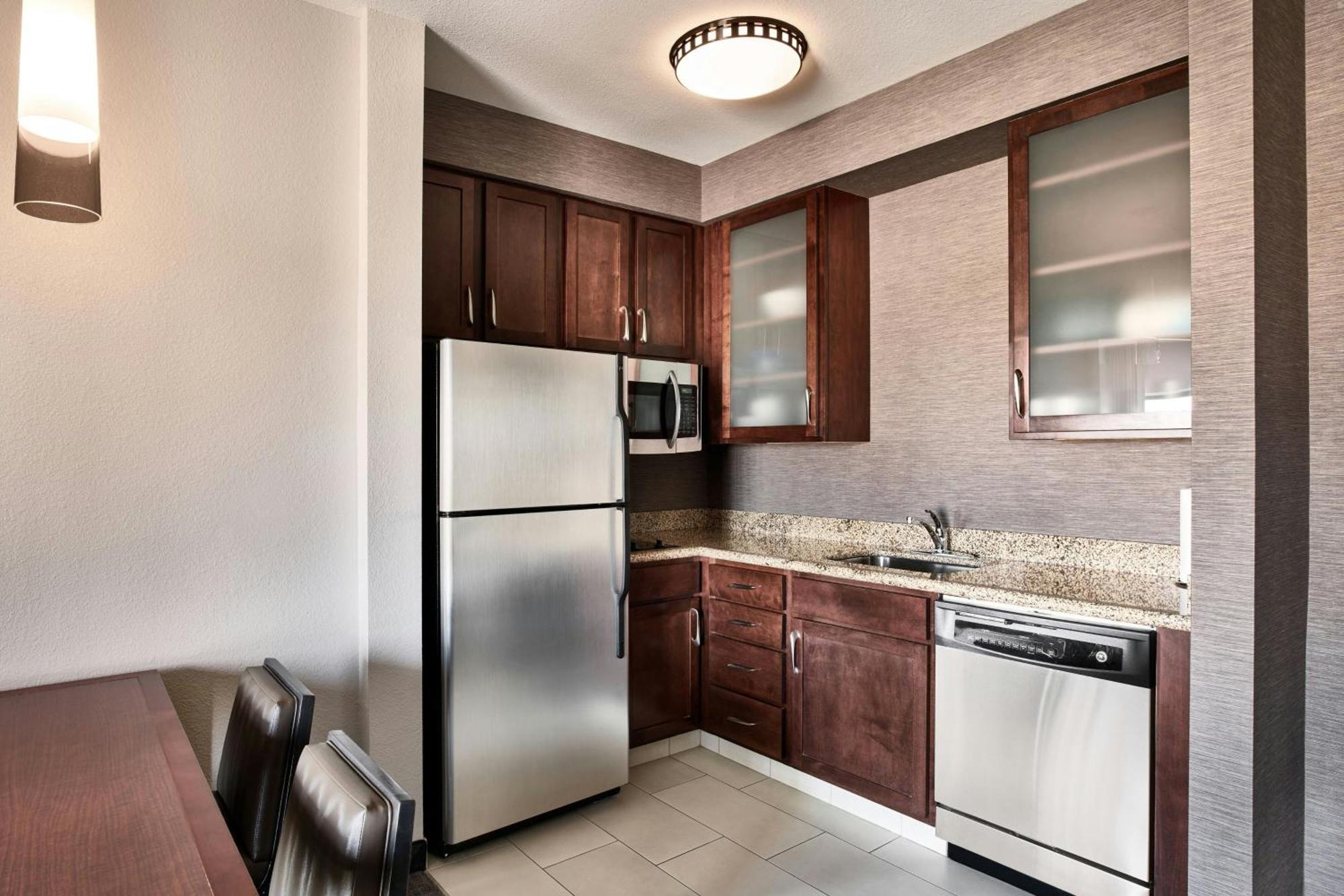 One-Bedroom Queen Suite