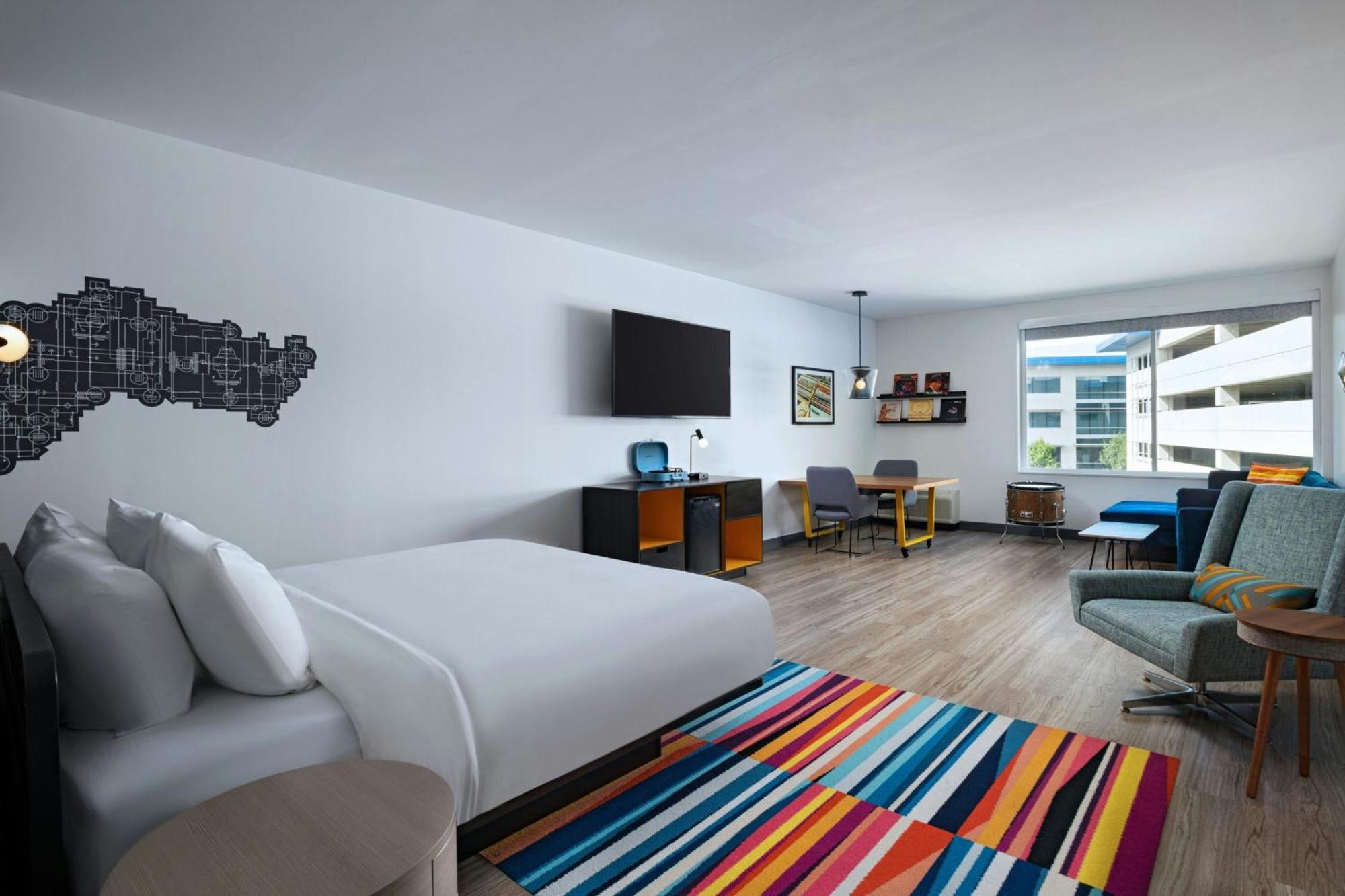 King Suite with Pool View,1643240414:JPEG