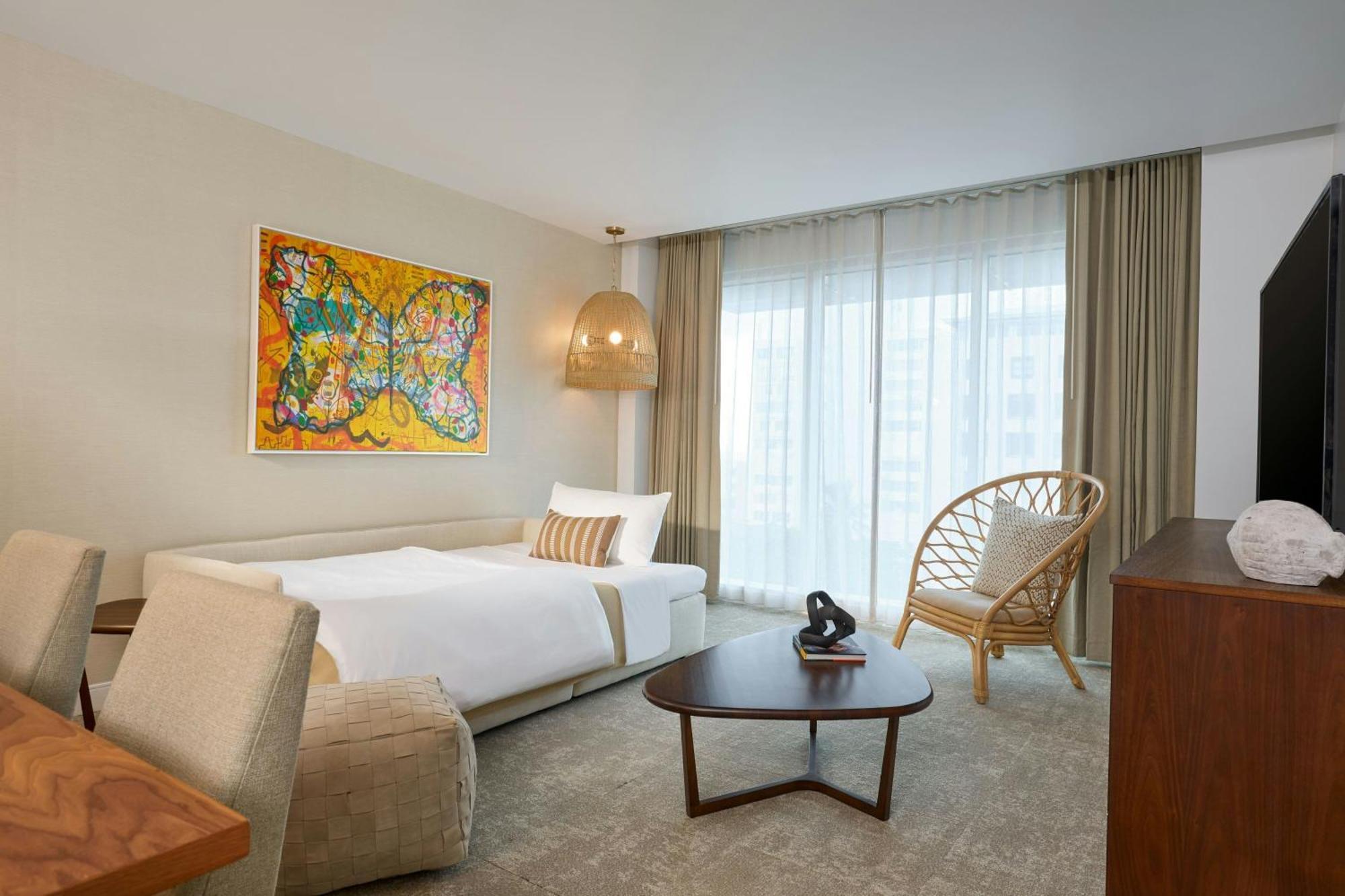 One-Bedroom Apartment with Urban View