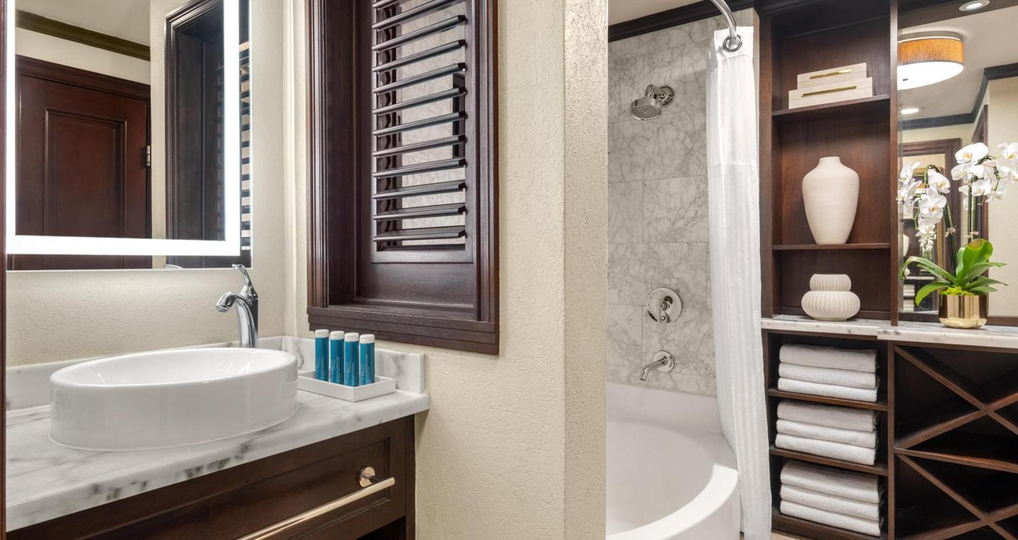 Caribbean Honeymoon Grande Luxe Poolside Walkout Room