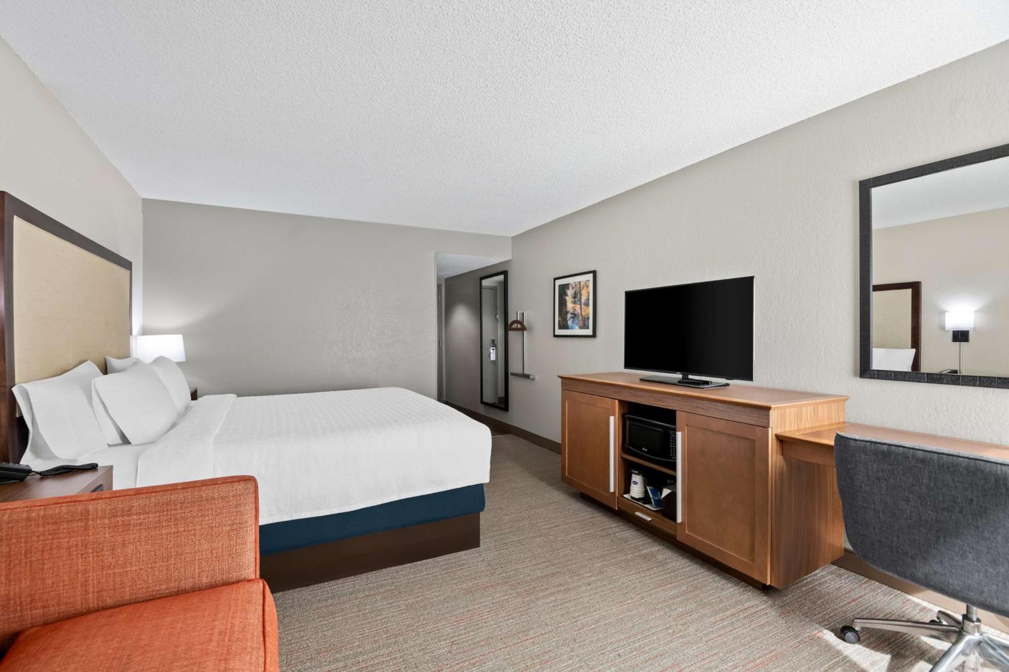 King Room with Sofa Bed and Study - Non-Smoking