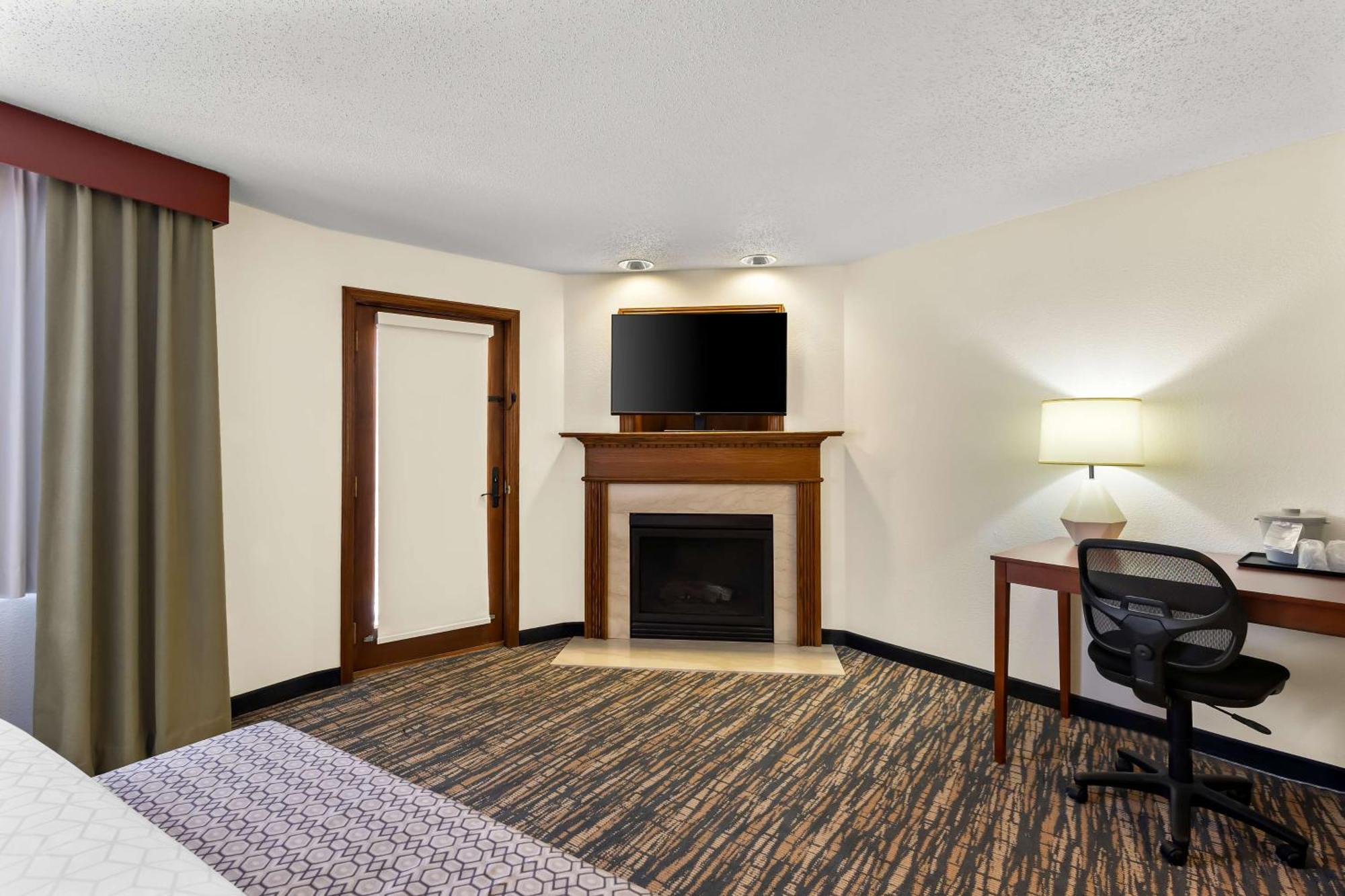 King Room with Sofa Bed and Balcony - Non-Smoking