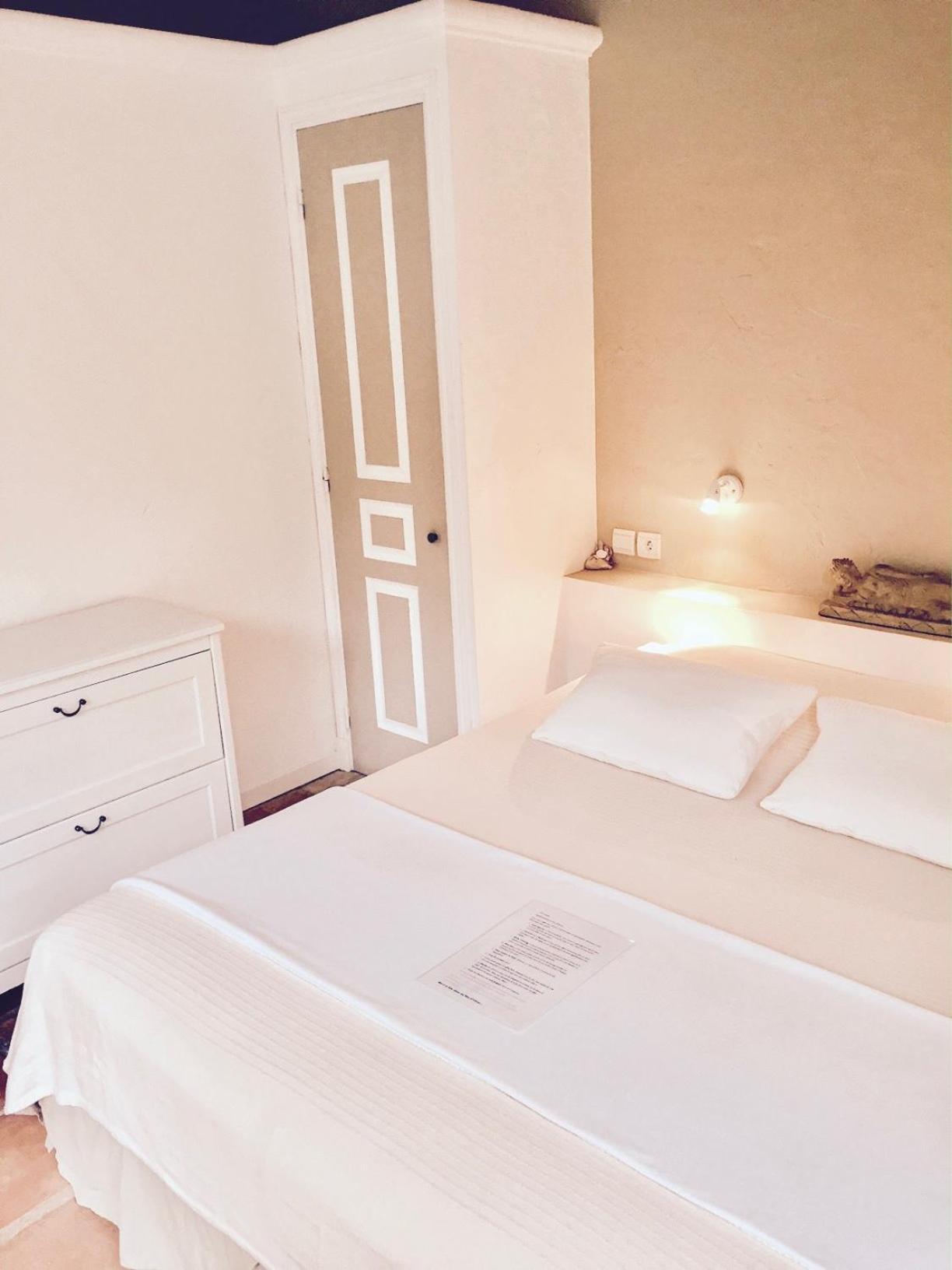 Chambre Double Supérieure - Vue sur Piscine