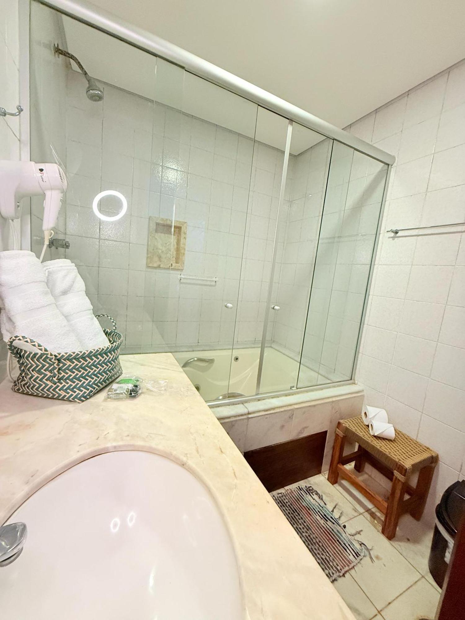 Suíte Deluxe com Banheira de Hidromassagem