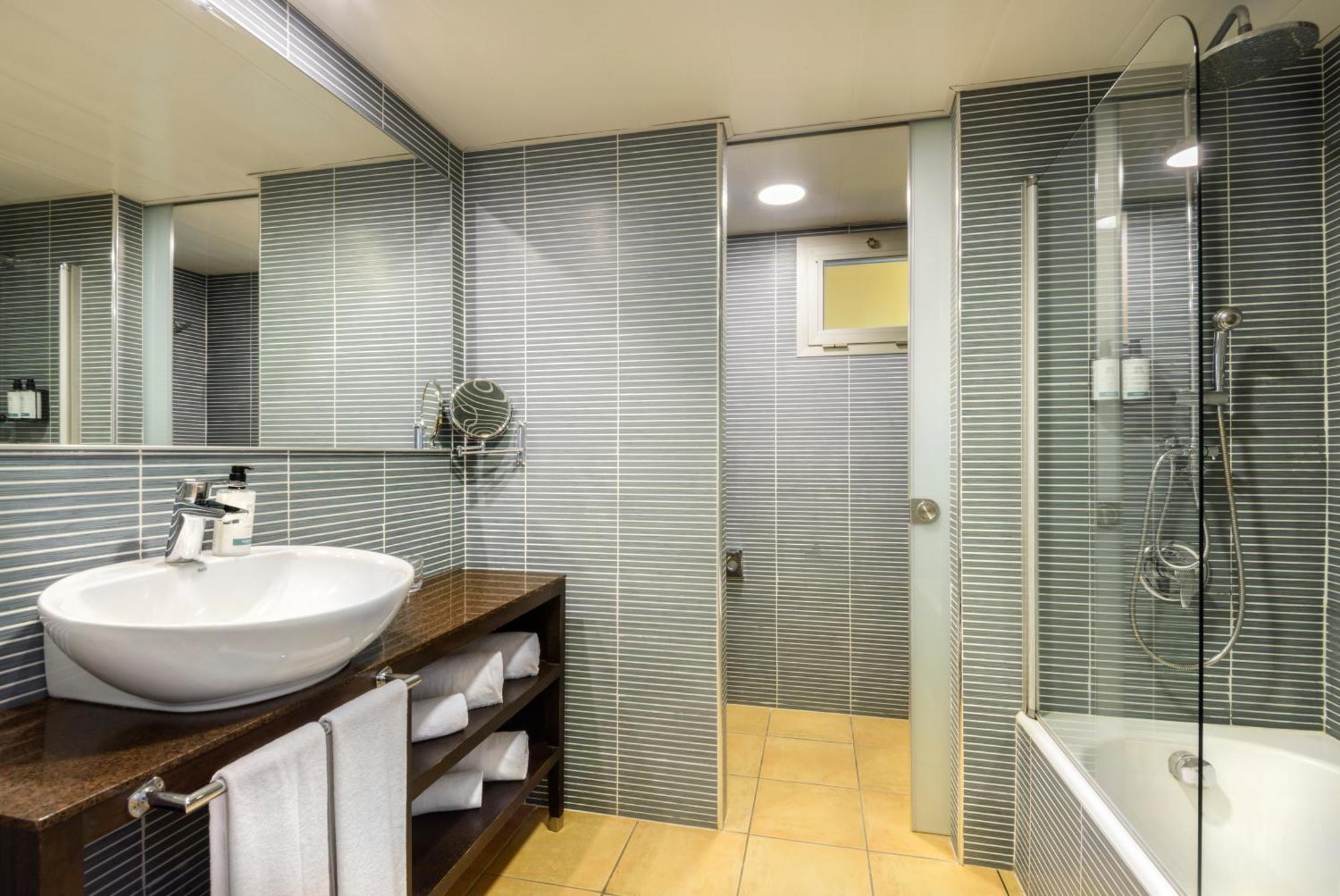 Chambre Deluxe (2 Adultes + 2 Enfants)