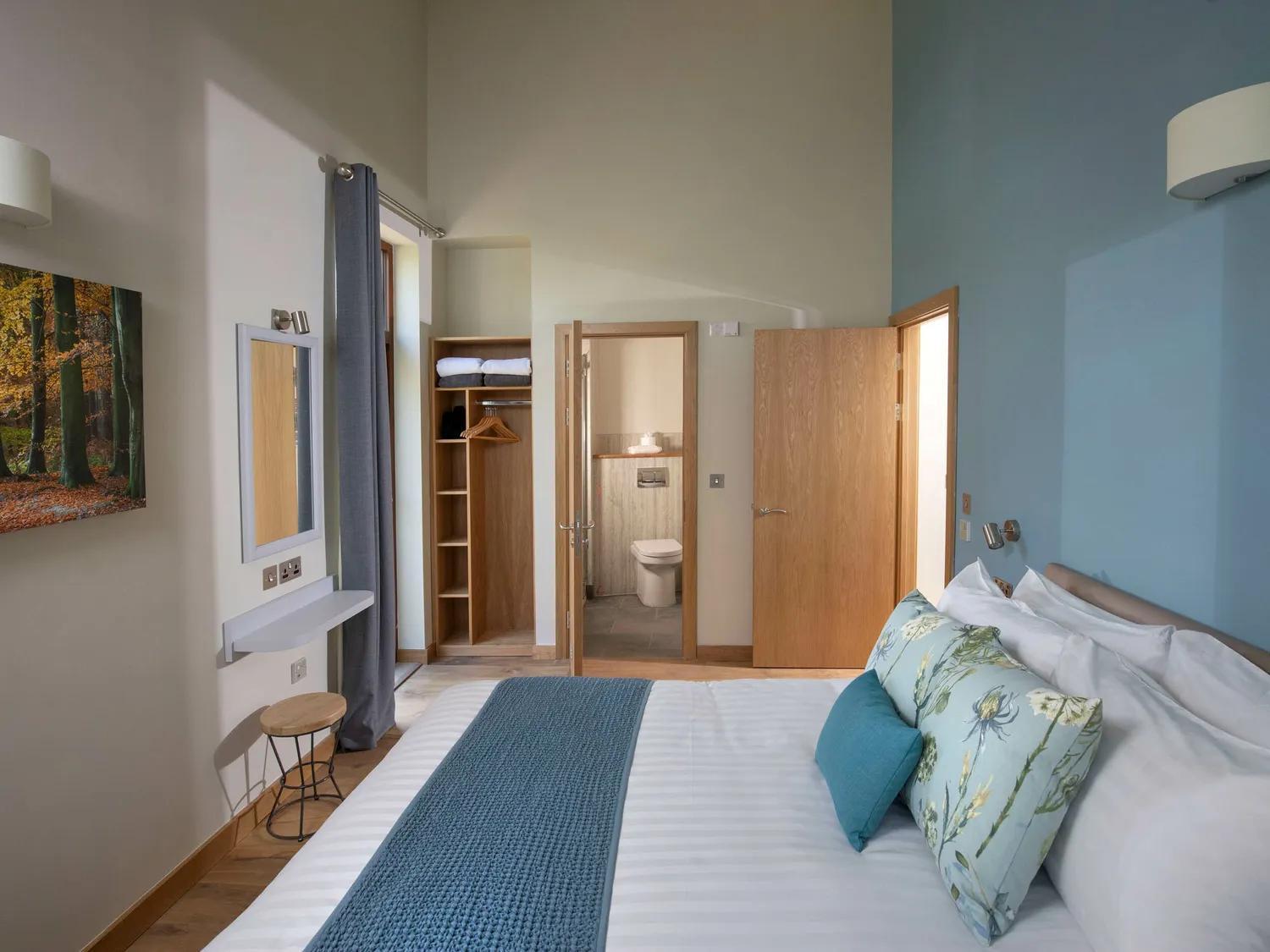 Silver Birch Wheelchair-adapted Cabin (pet-friendly)