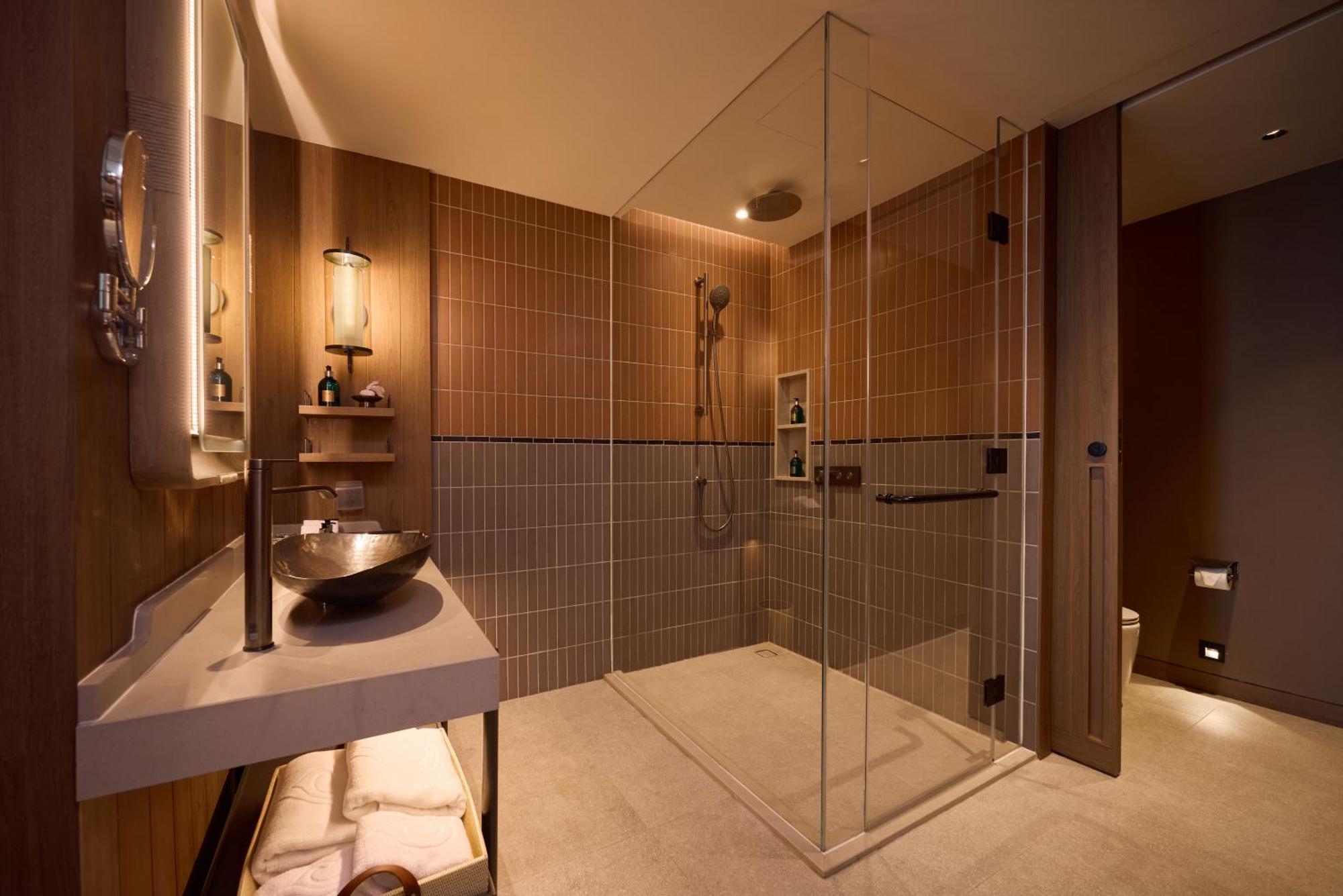 Premium Spa Explorer mit Kingsize-Bett