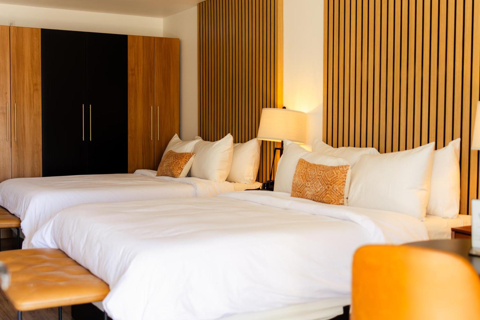 Deluxe Queen Room