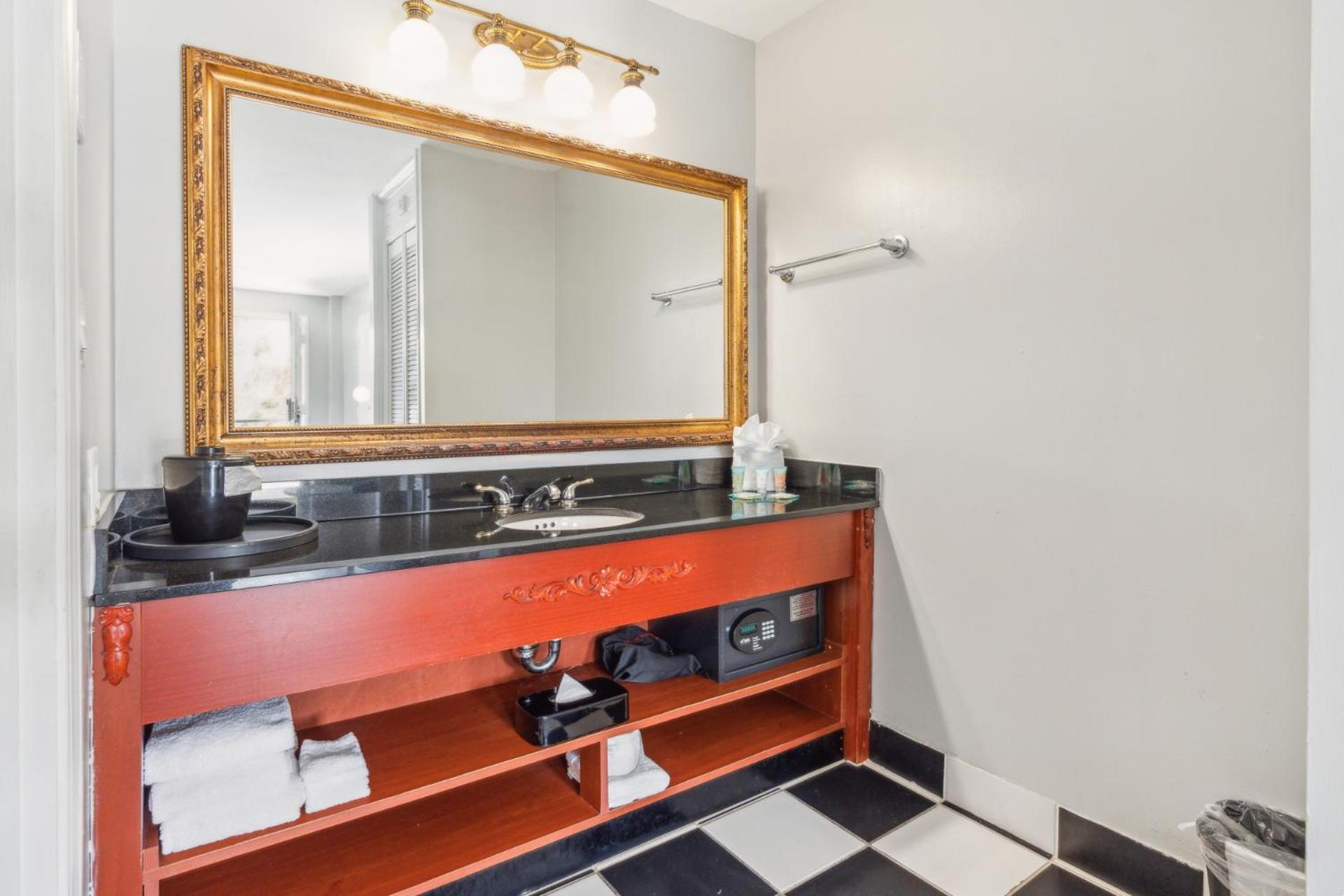 Double Queen Room