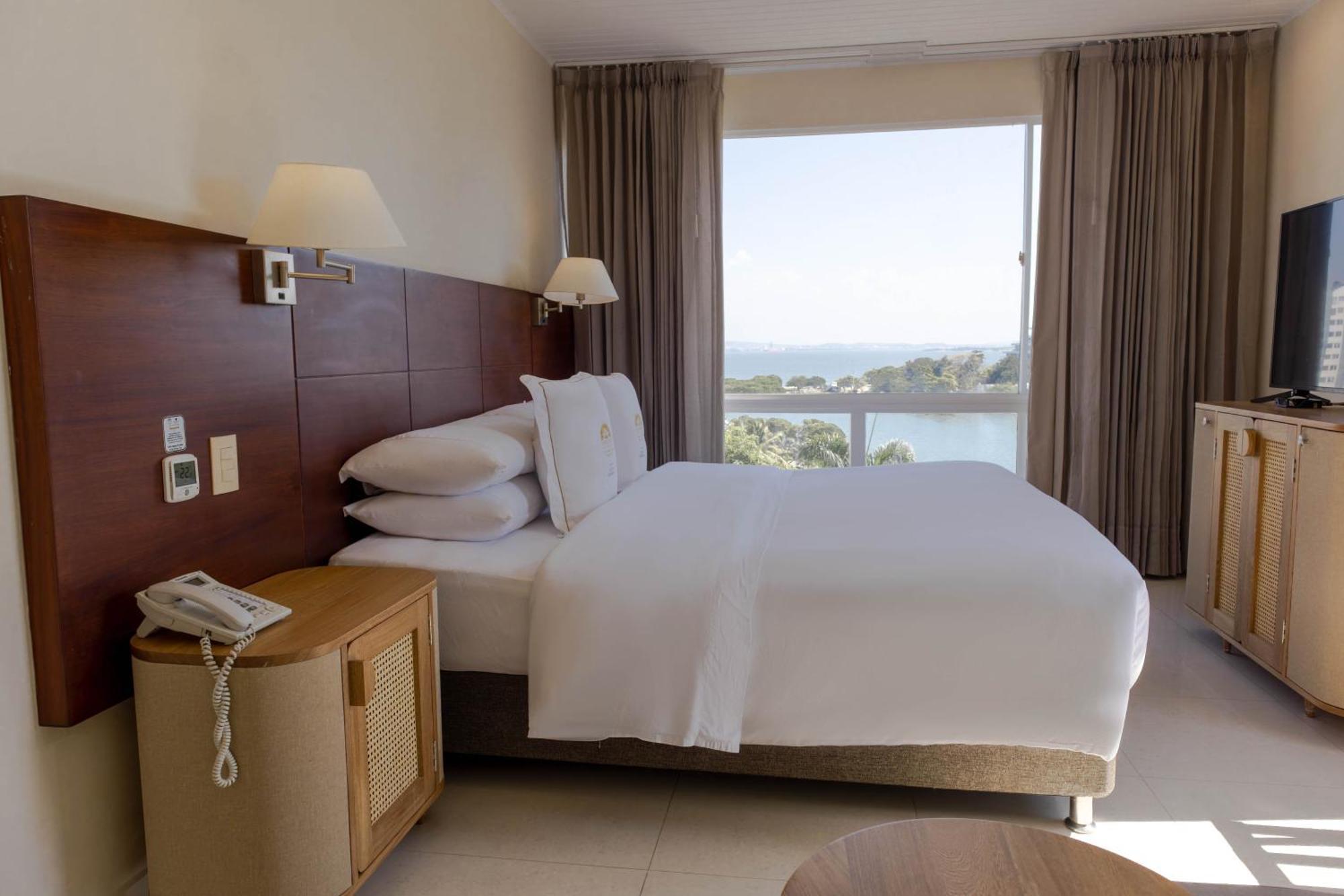 1 King Bed