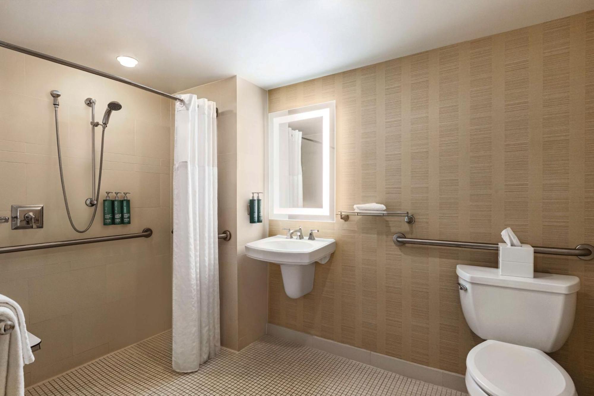 King Room Roll Shower Hearing Accessible,1657161973:JPEG