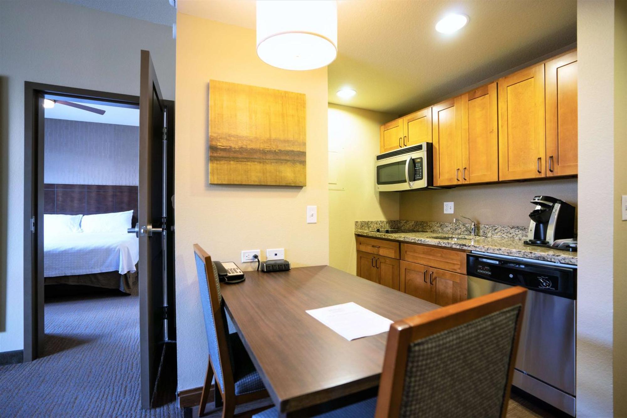One-Bedroom King Suite - Non-Smoking