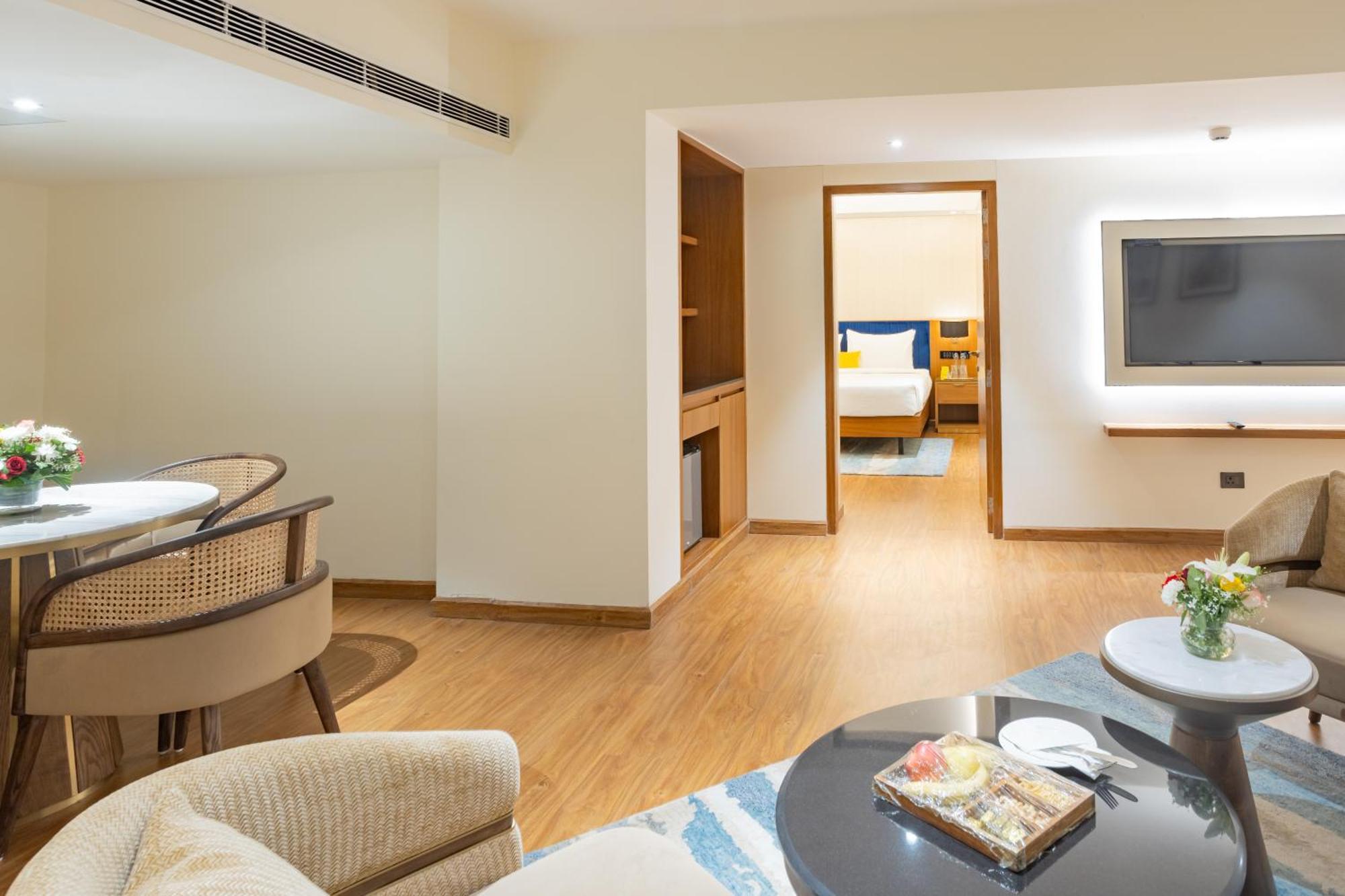 Deluxe Suite: : Enjoy  20% off on Food & Beverage services, Happy Hours with 1+1 offer on Alcoholic Beverages,  Early Check-In and Late Checkout upto 3 hrs (SAV)