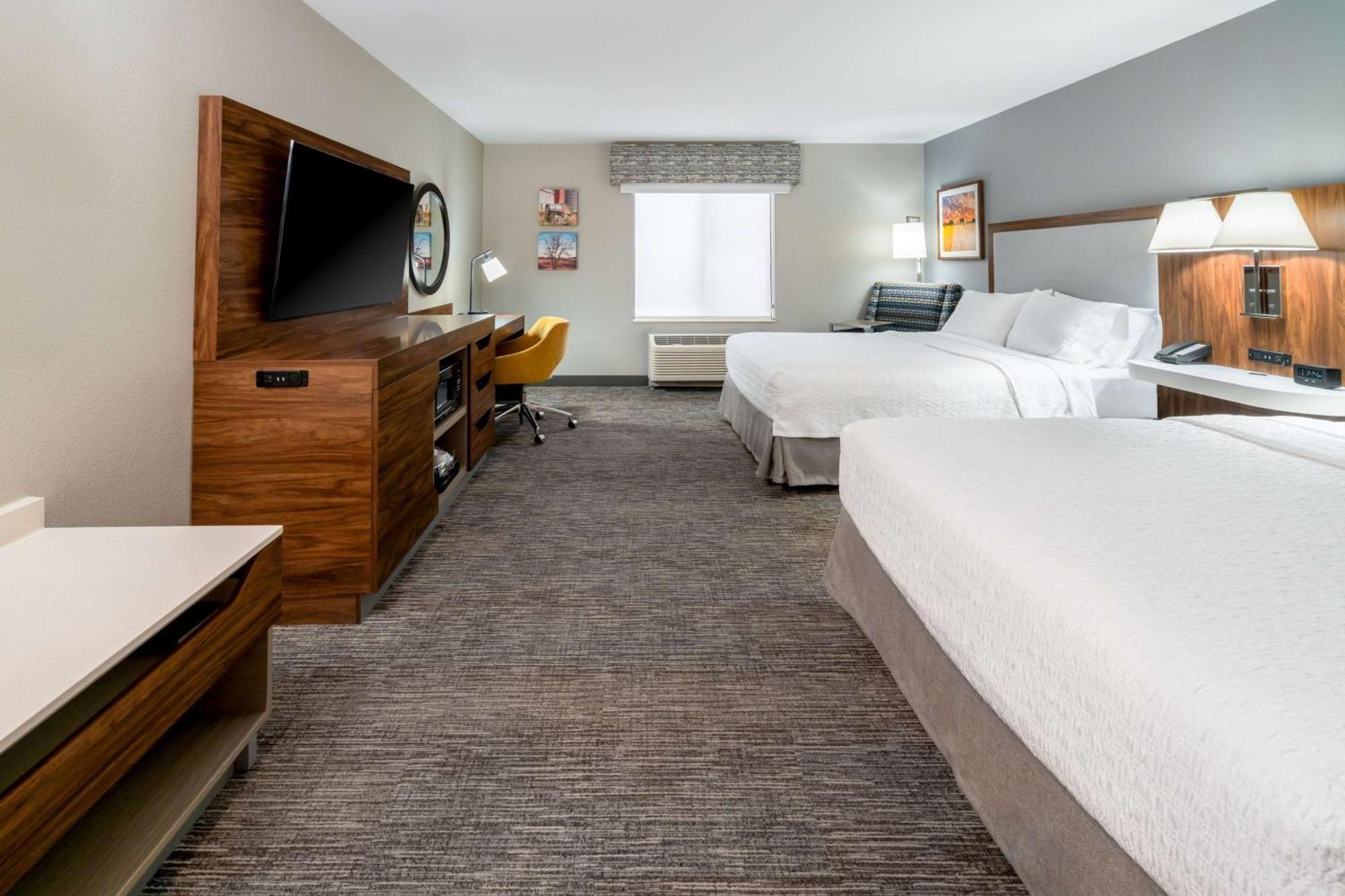Queen Room with Two Queen Beds and Shower/Bath Tub - Non-Smoking