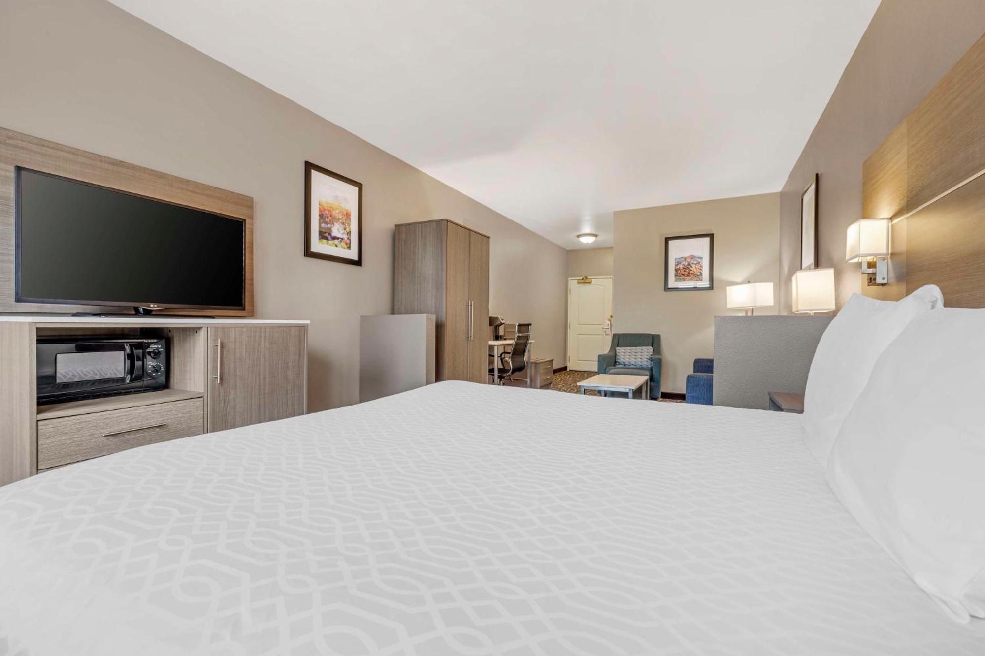 King Suite with Sofa-Bed - Non-Smoking