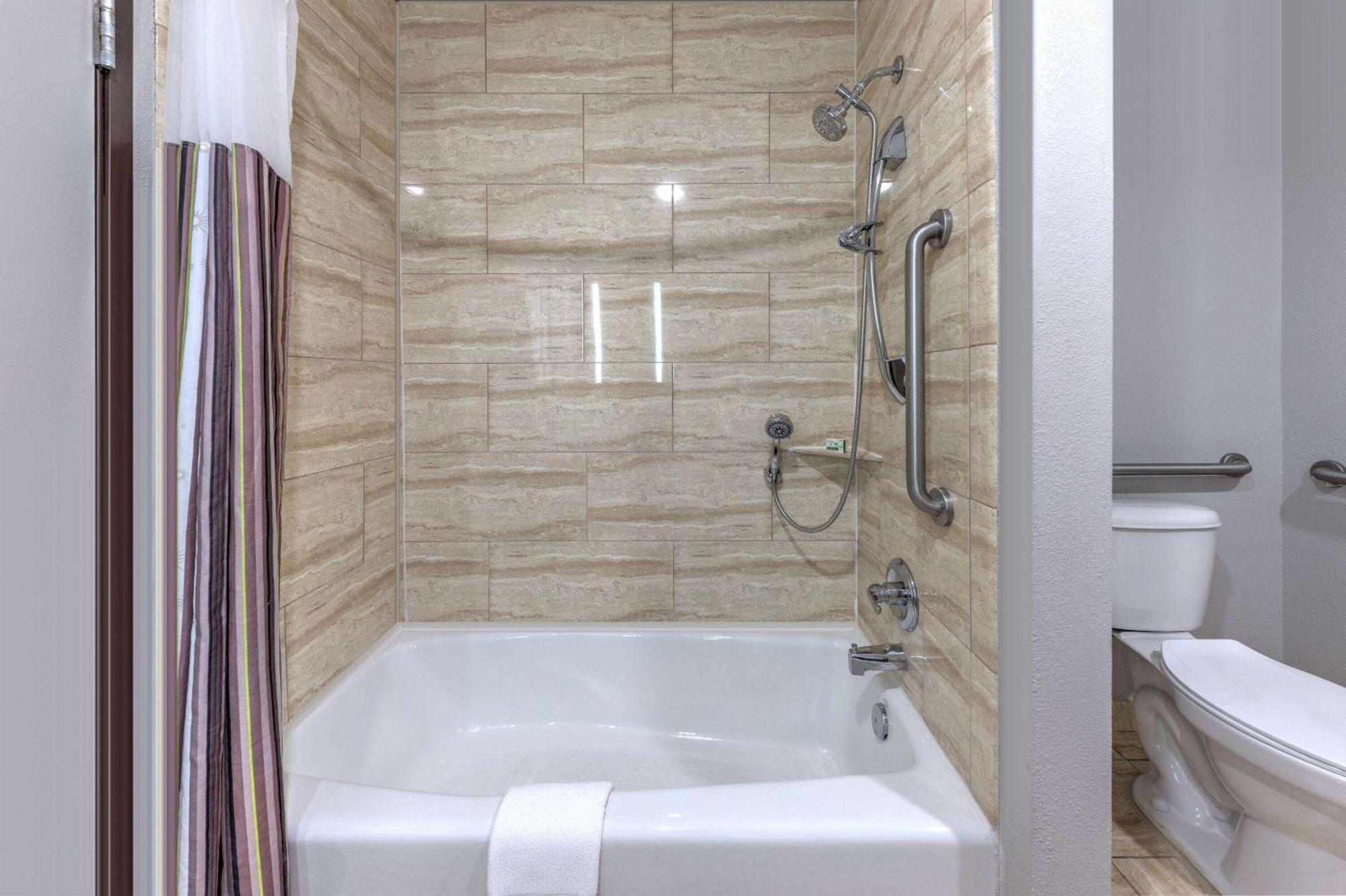 Family King Suite with Bath Tub - Mobility/Hearing Accessible - Non-Smoking