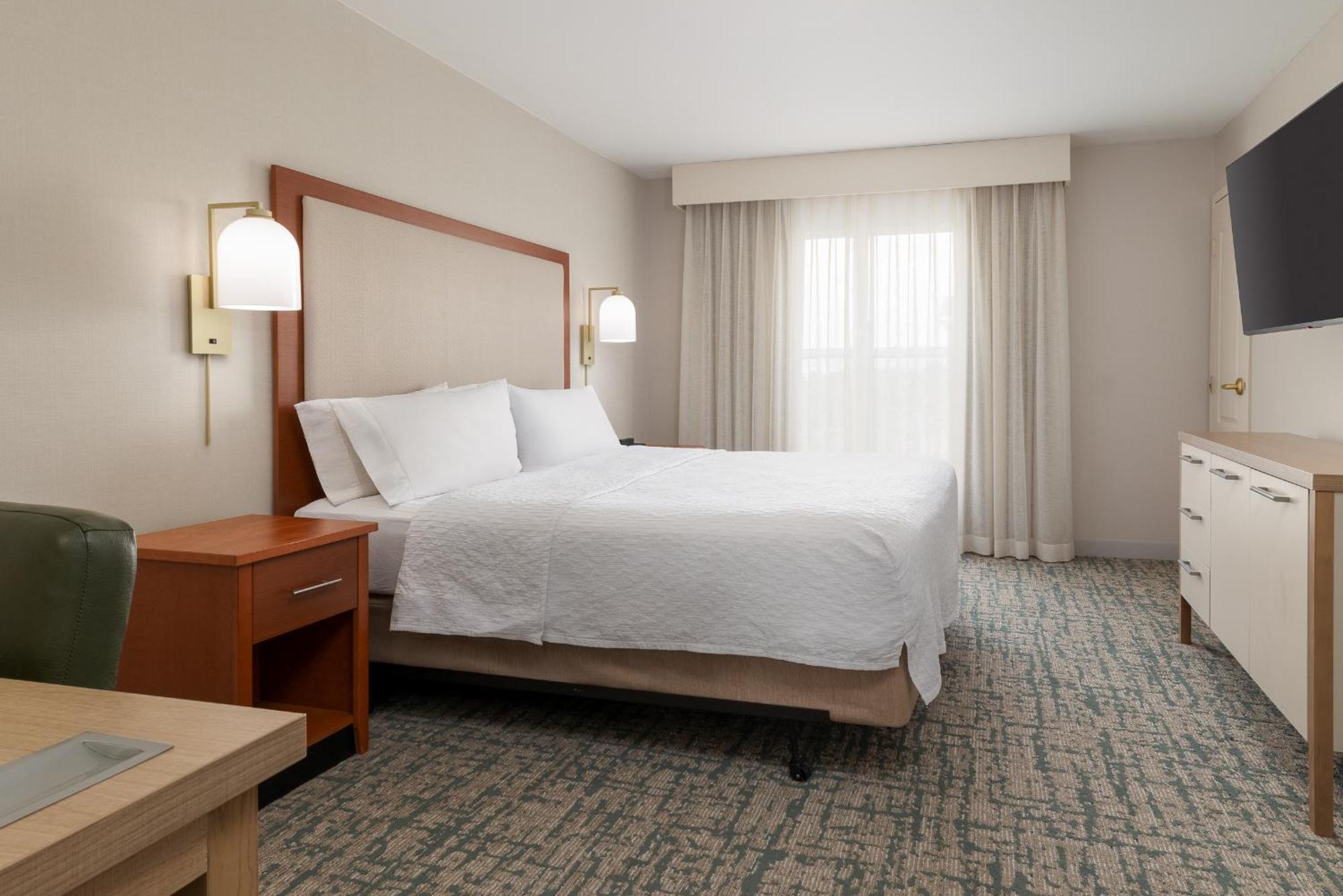 One-Bedroom King Suite - Non-Smoking