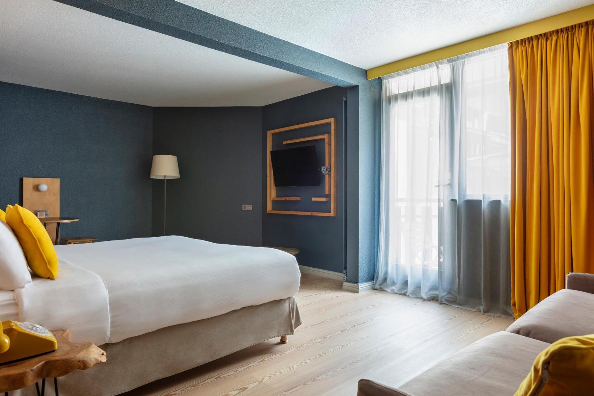 Junior Suite with Balcony