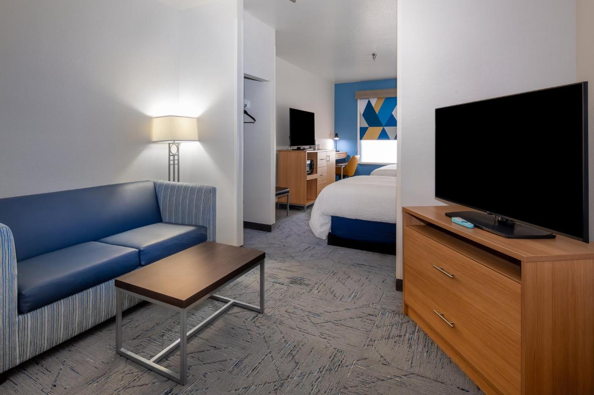 Queen Suite Two Queen Beds
