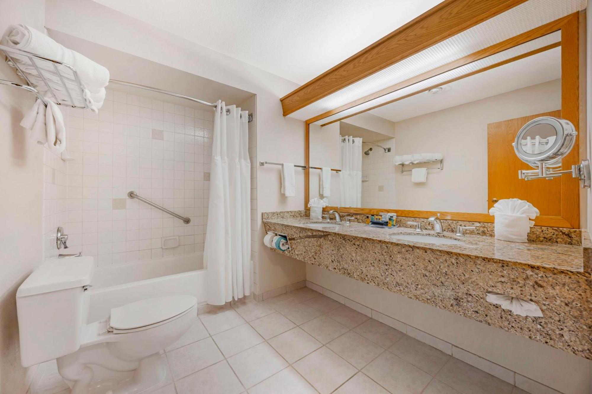 Queen Suite with Two Queen Beds - Non-Smoking