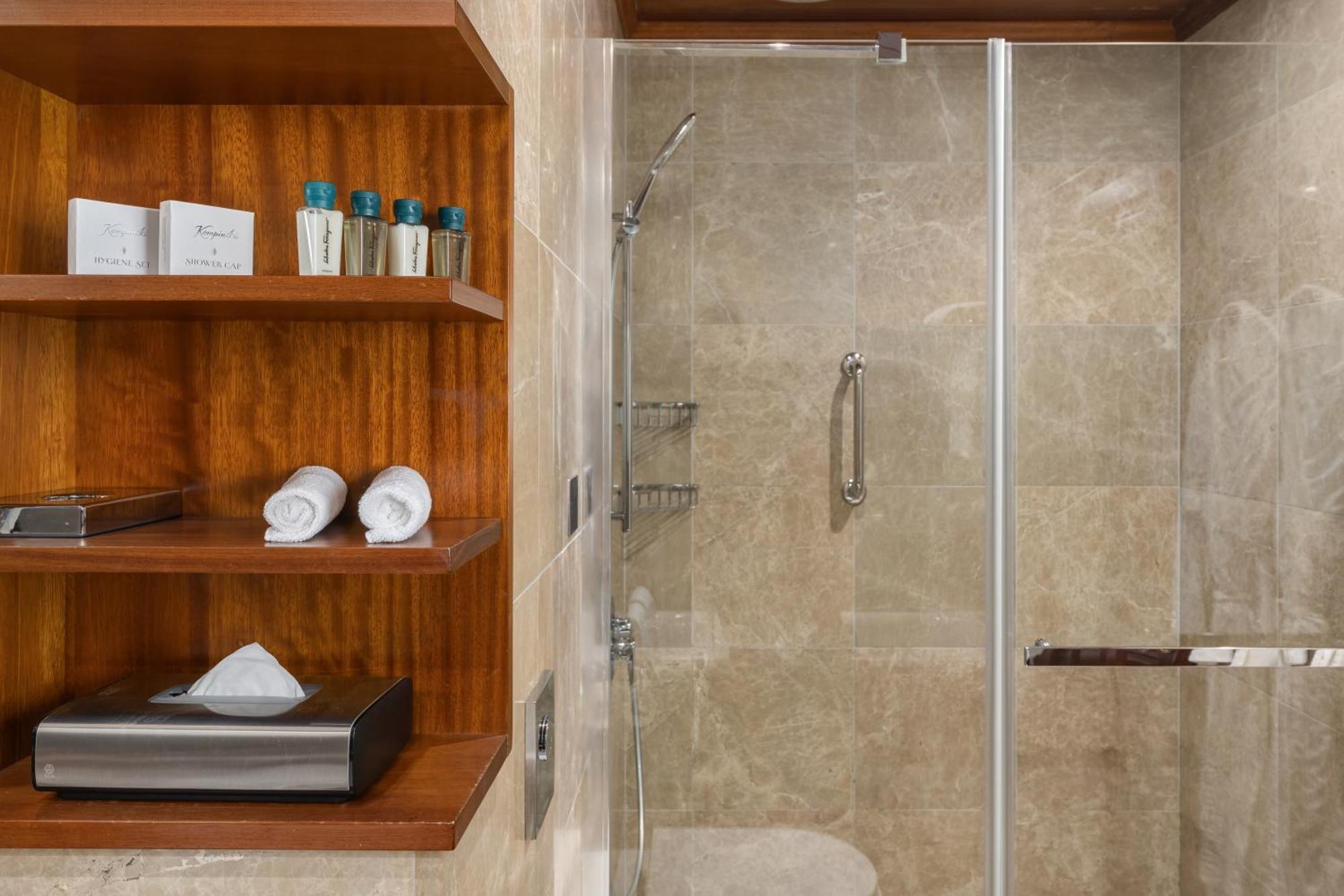 Grand Deluxe Pool View Room,1668048035:JPEG