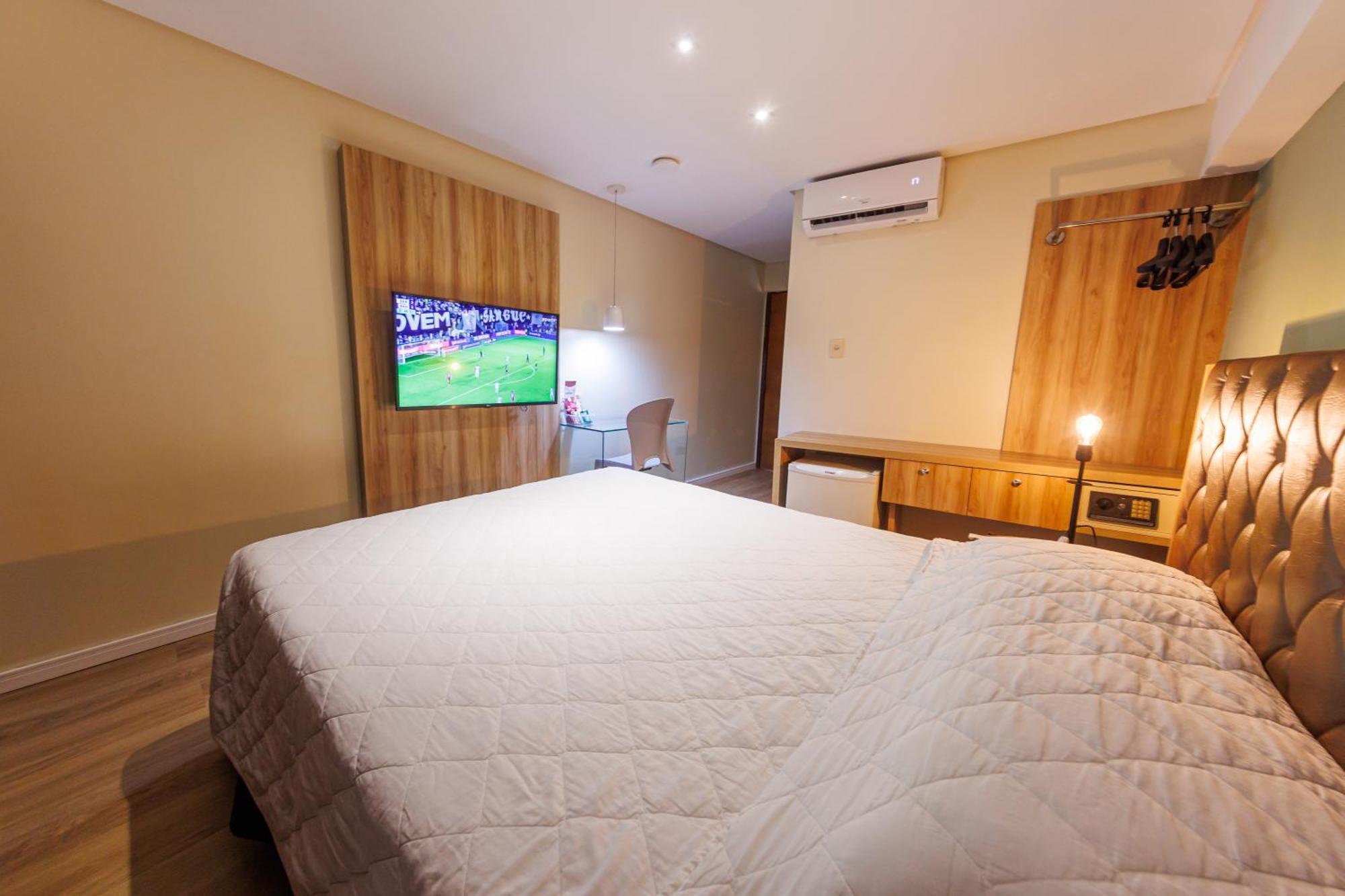Quarto Duplo com Cama de Casal