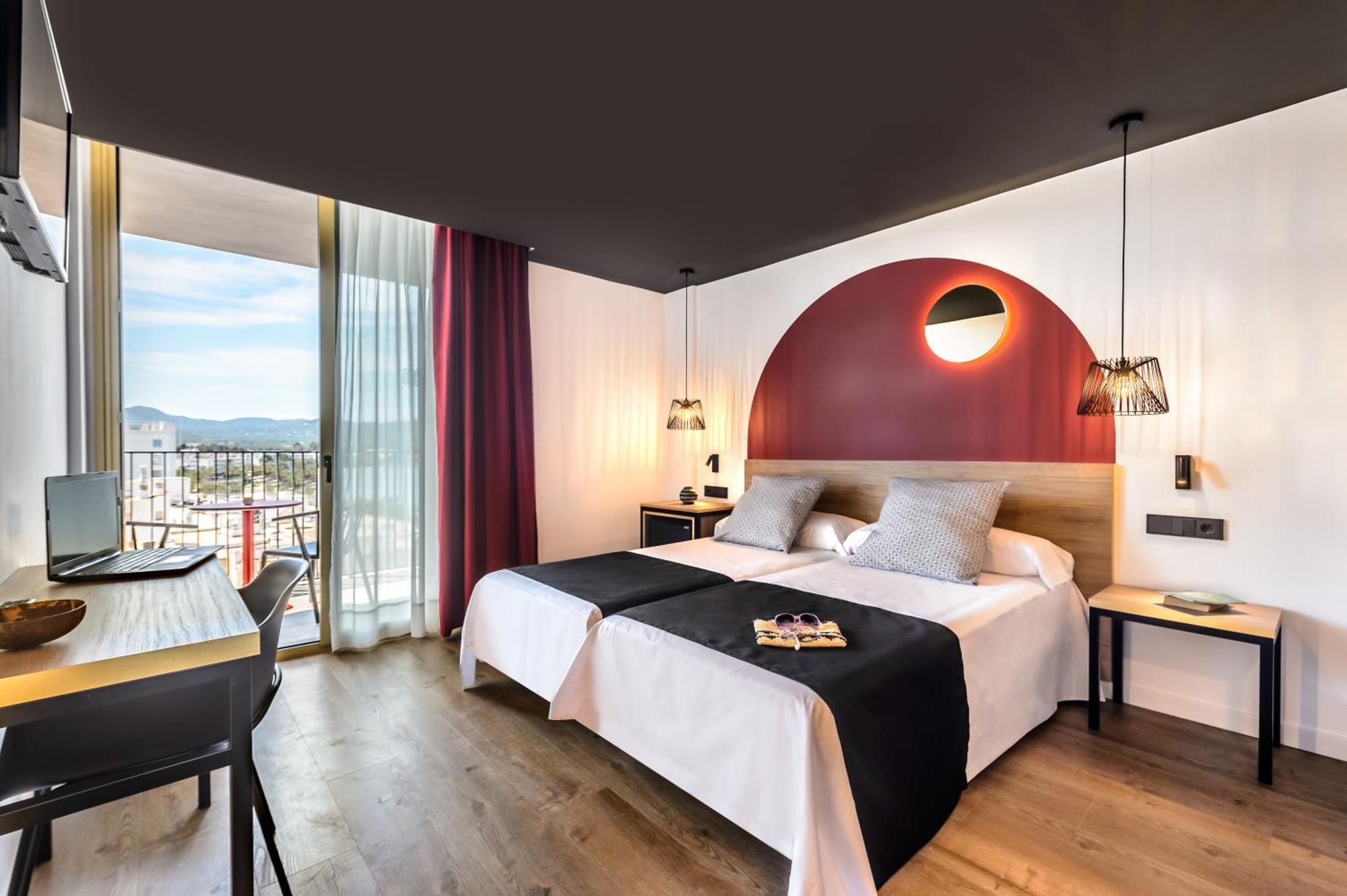Twin Room with Lateral Sea View