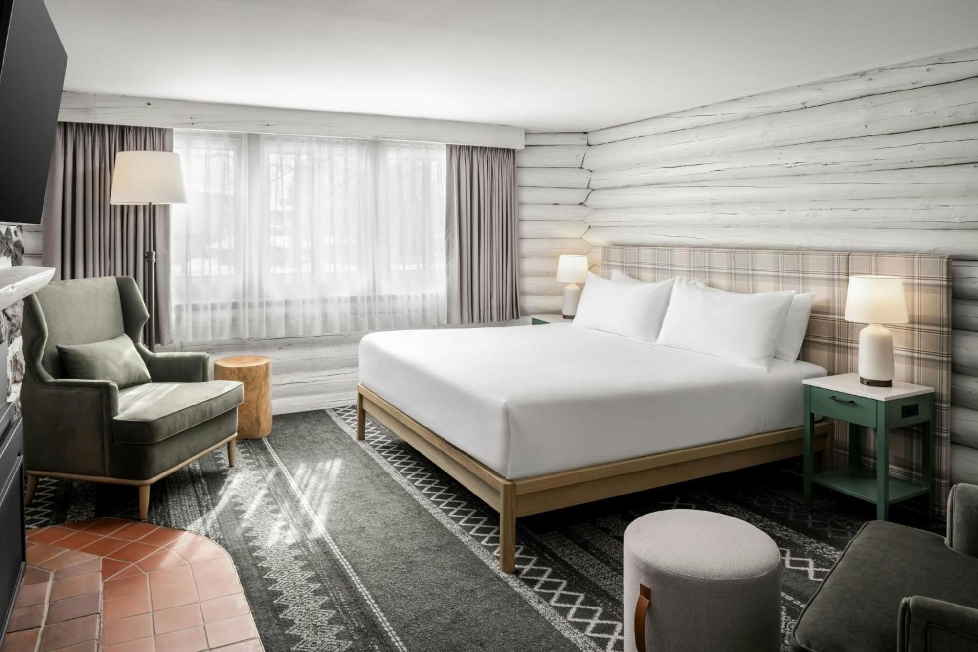 Queen Room with Fireplace - Limited View