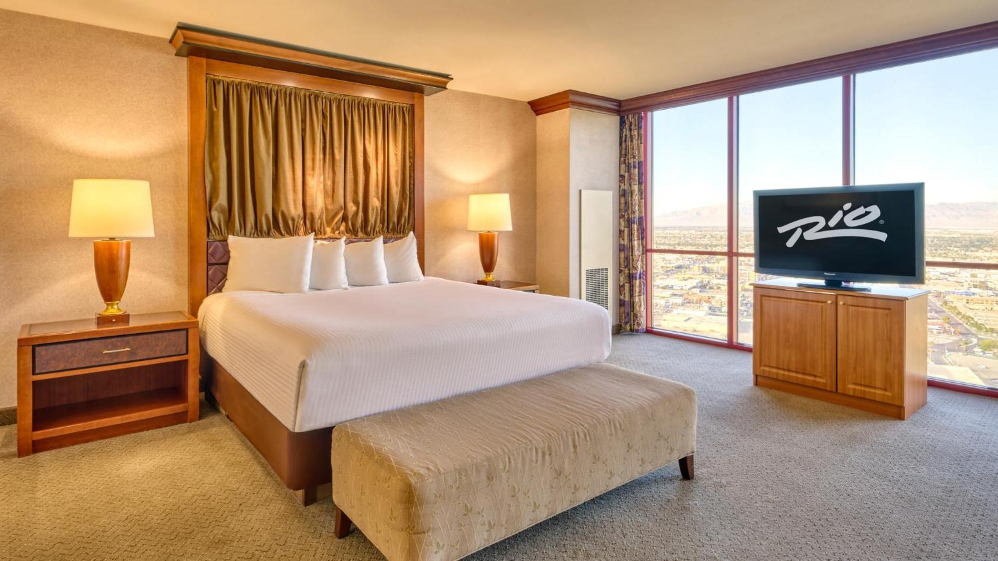1 King Suite with Accessible Roll-in Shower