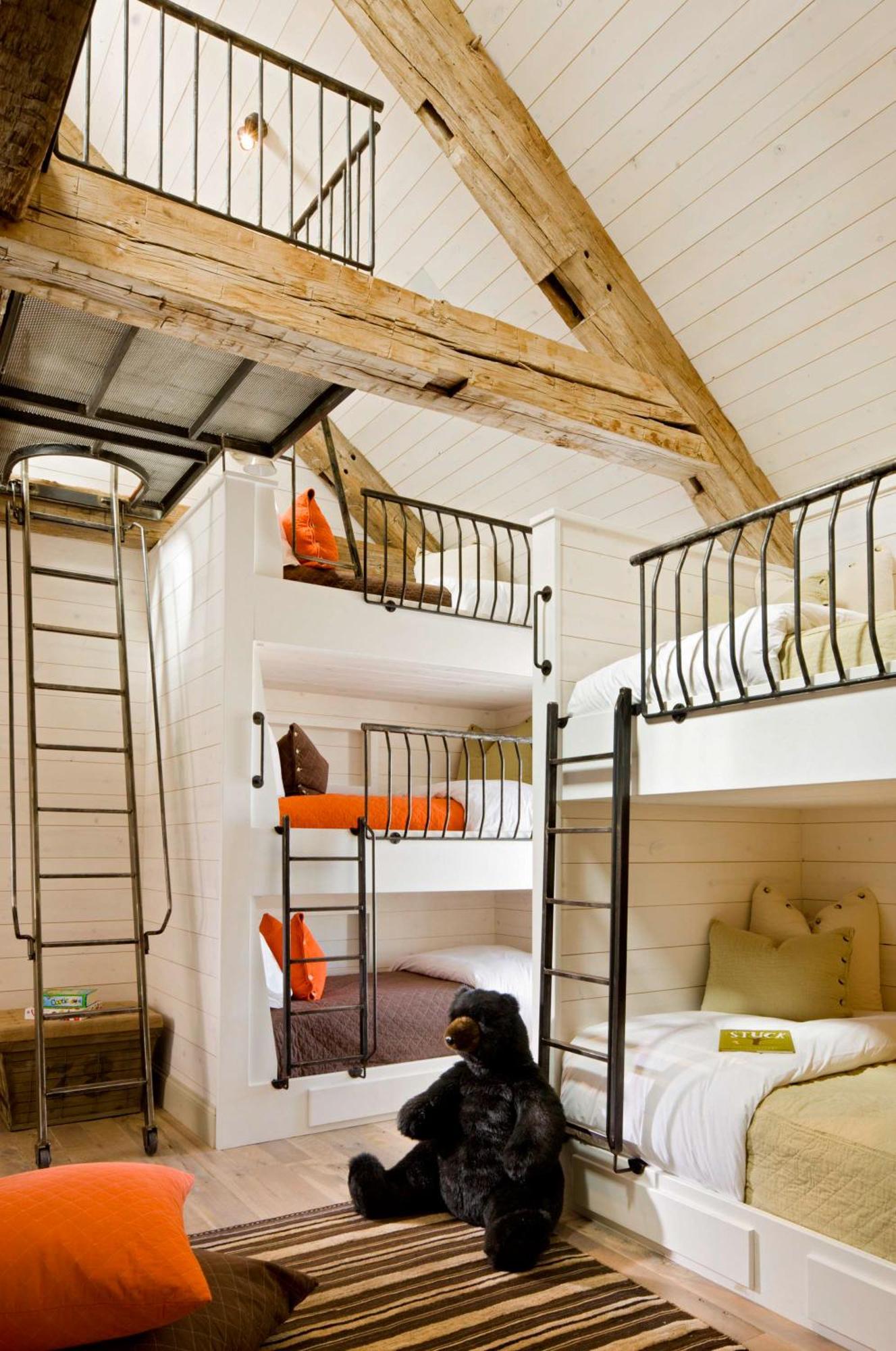 Bunk Bed in Mixed Dormitory Room