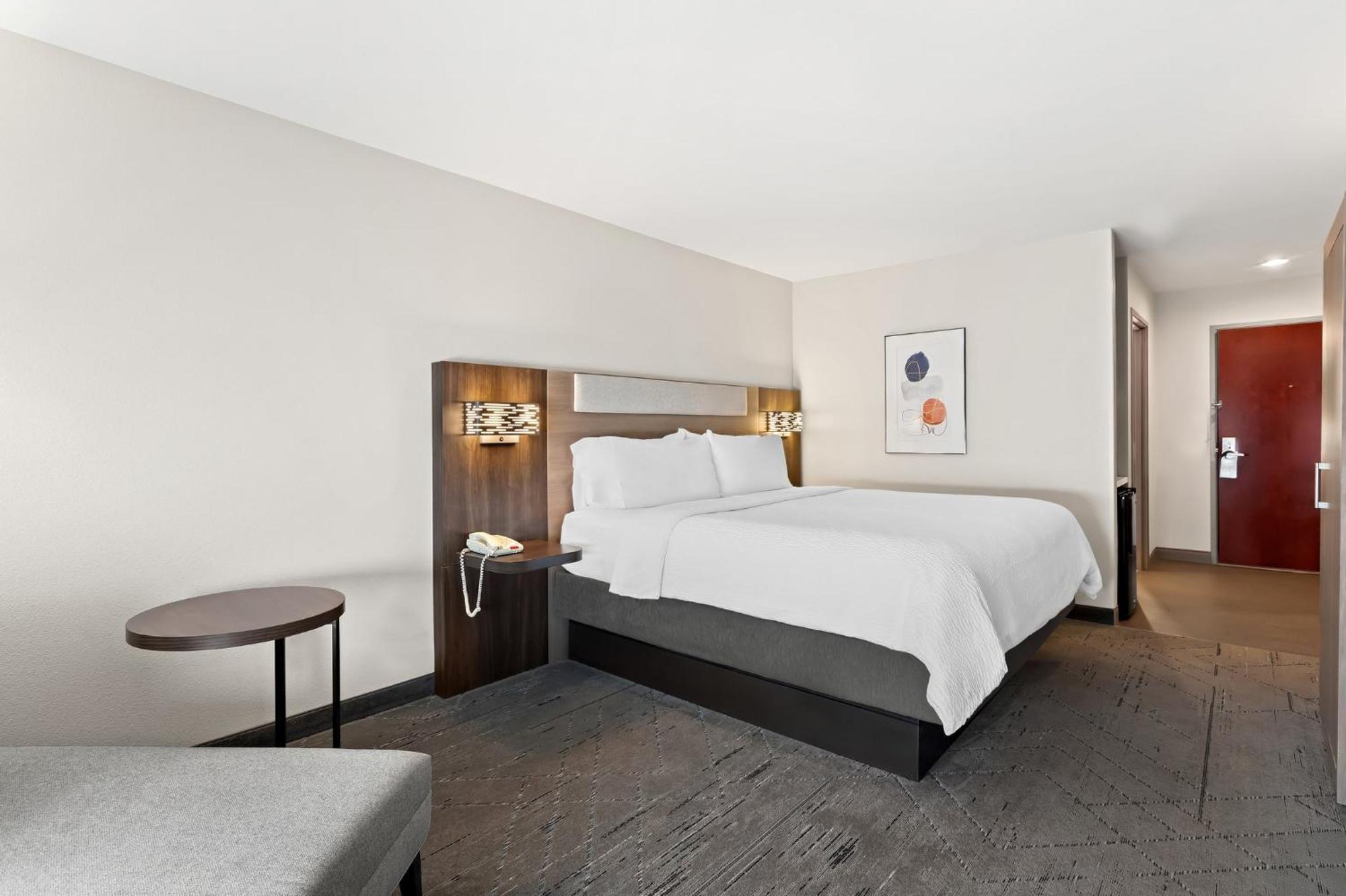 King Suite with Roll-in Shower - Mobility Access