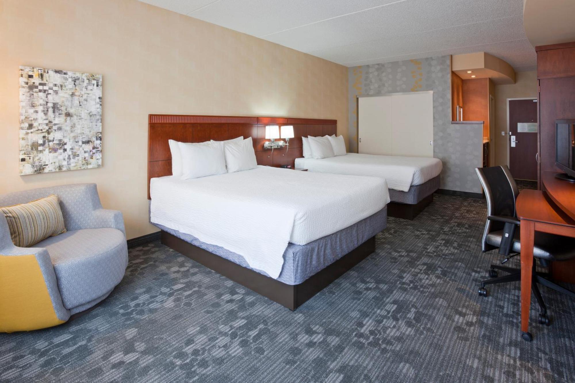 Queen Room with Two Queen Beds and Bathtub - Mobility Access/Hearing Accessible