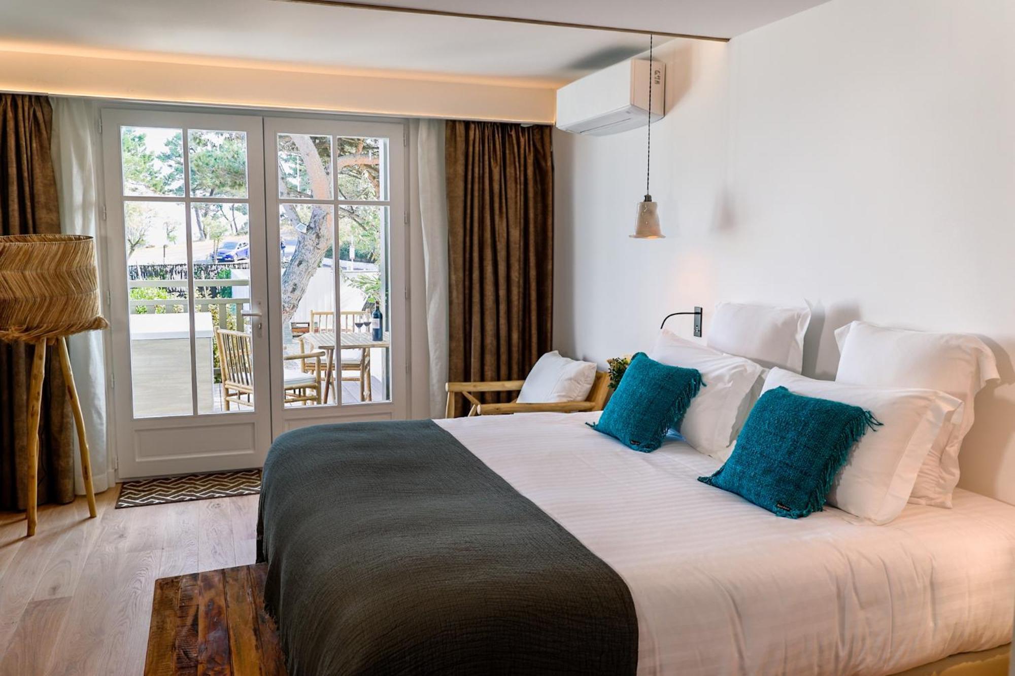 Suite Deluxe avec Jacuzzi - Vue Partielle sur Mer