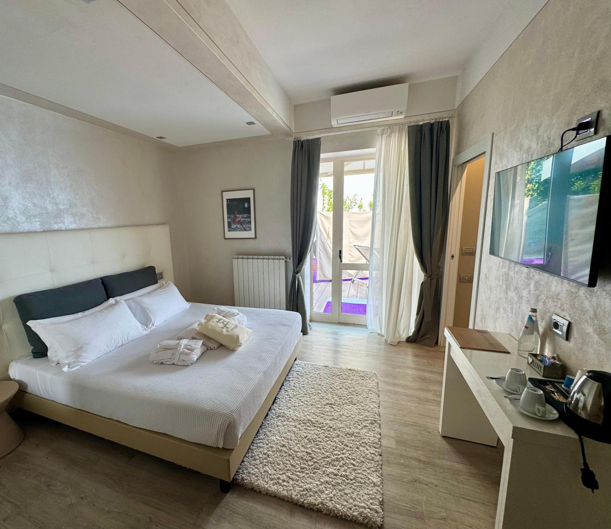 Deluxe Double or Twin Room Spa Bath,1674709742:JPEG