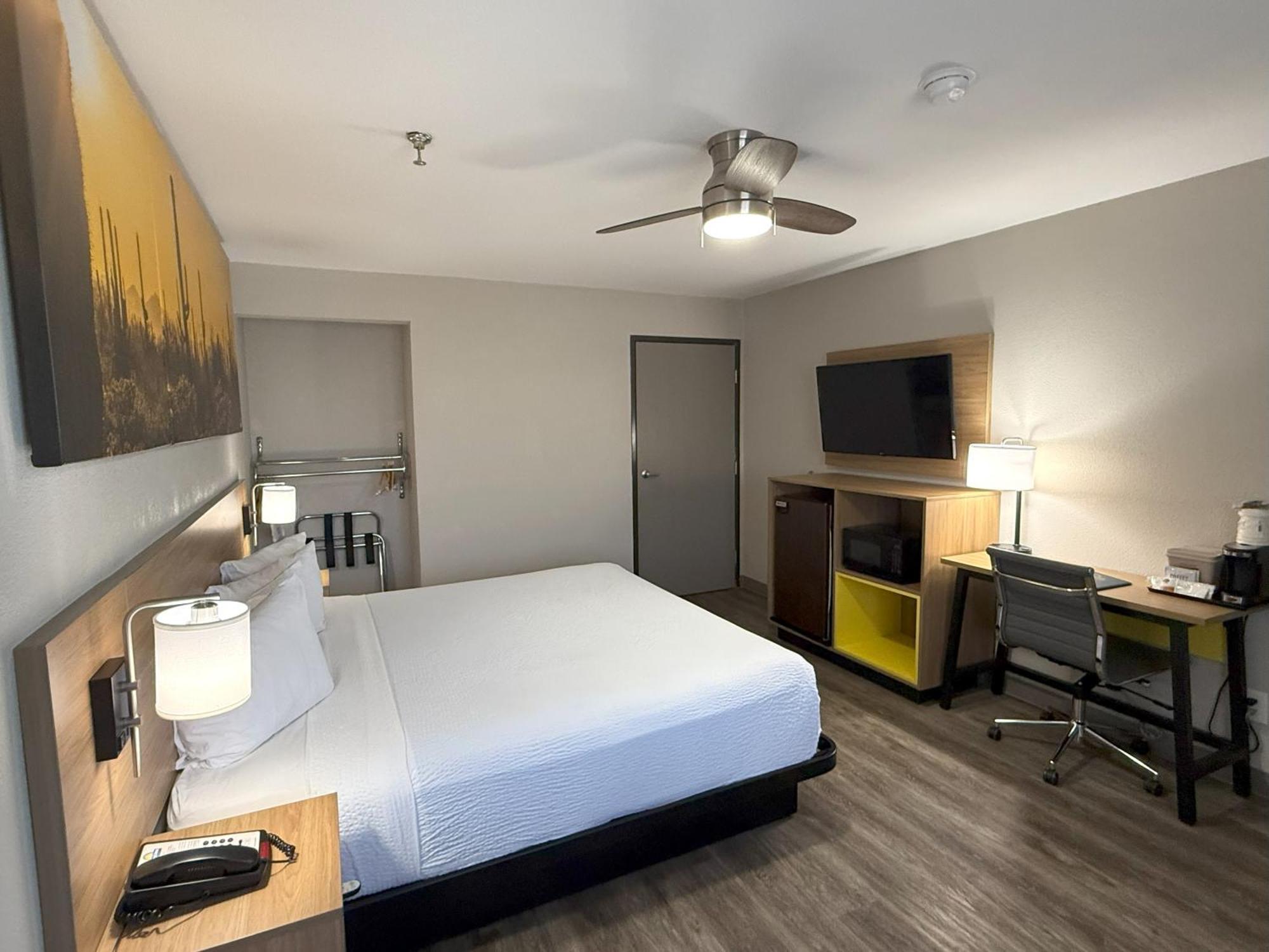 King Room - Mobility Access/Non-Smoking - Non Pet Friendly