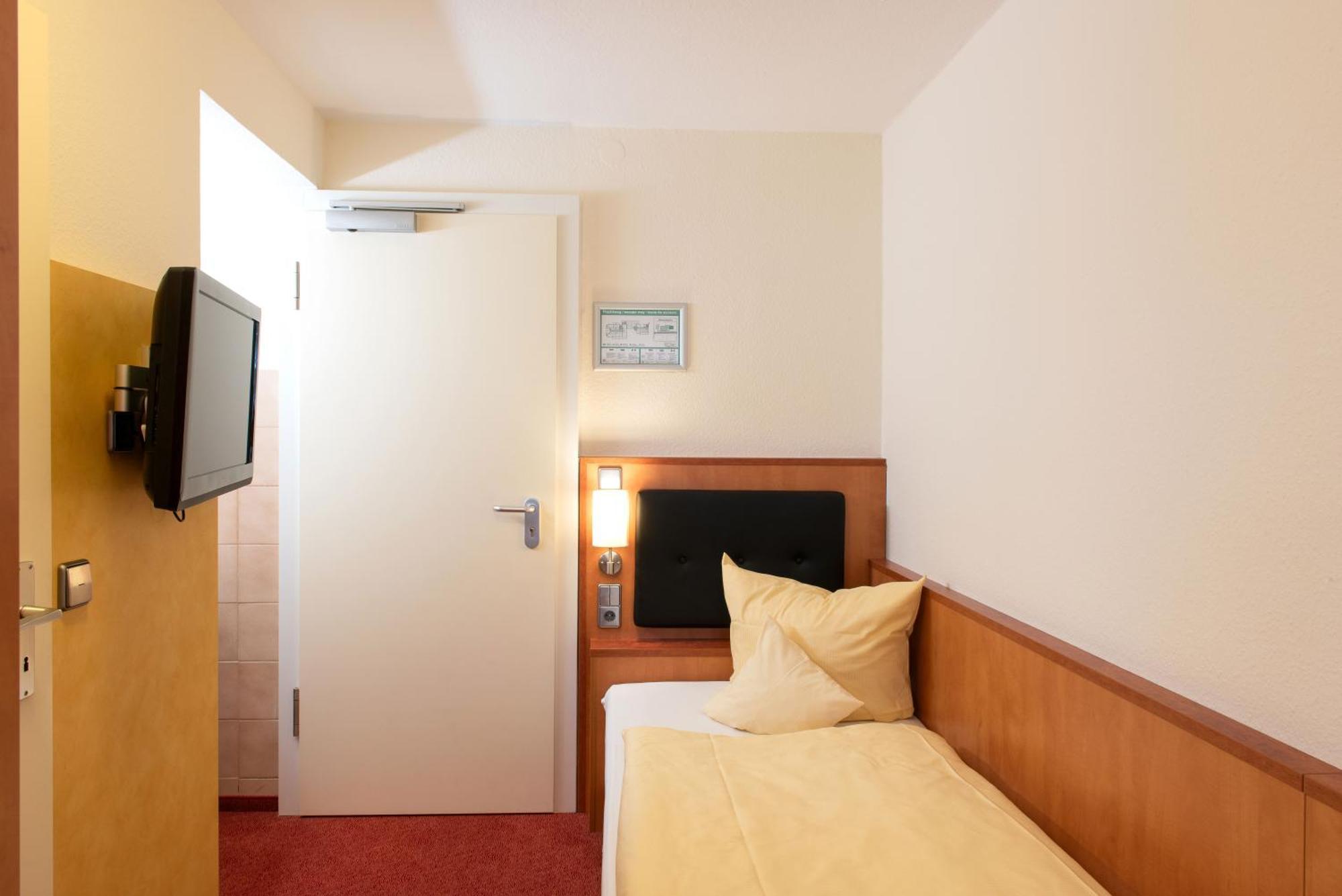 Budget Single Room,1678300909:JPEG