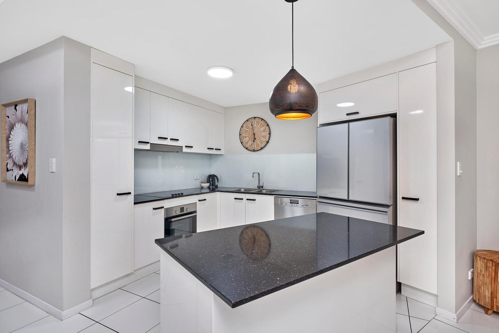 Deluxe Three-Bedroom Apartment