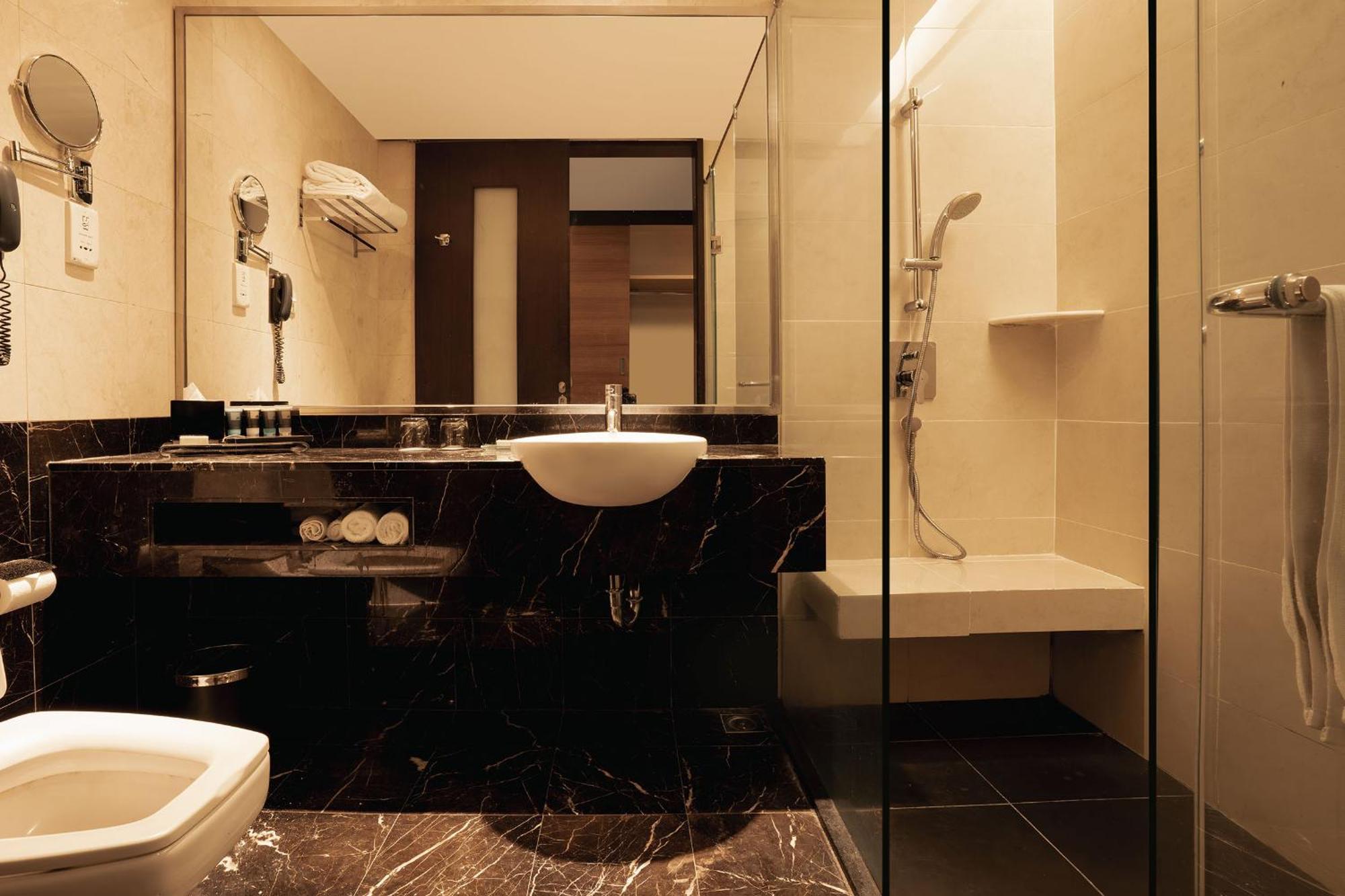 Deluxe King Plus - Room with Breakfast