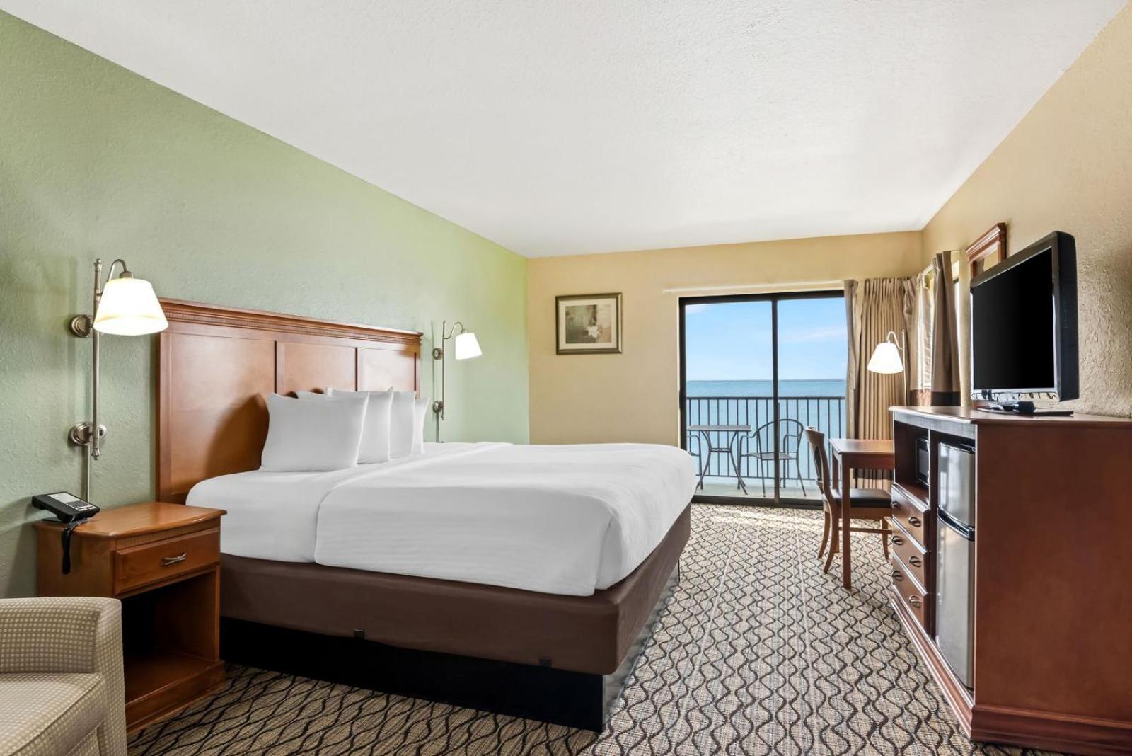 King Room with Lake View and Balcony