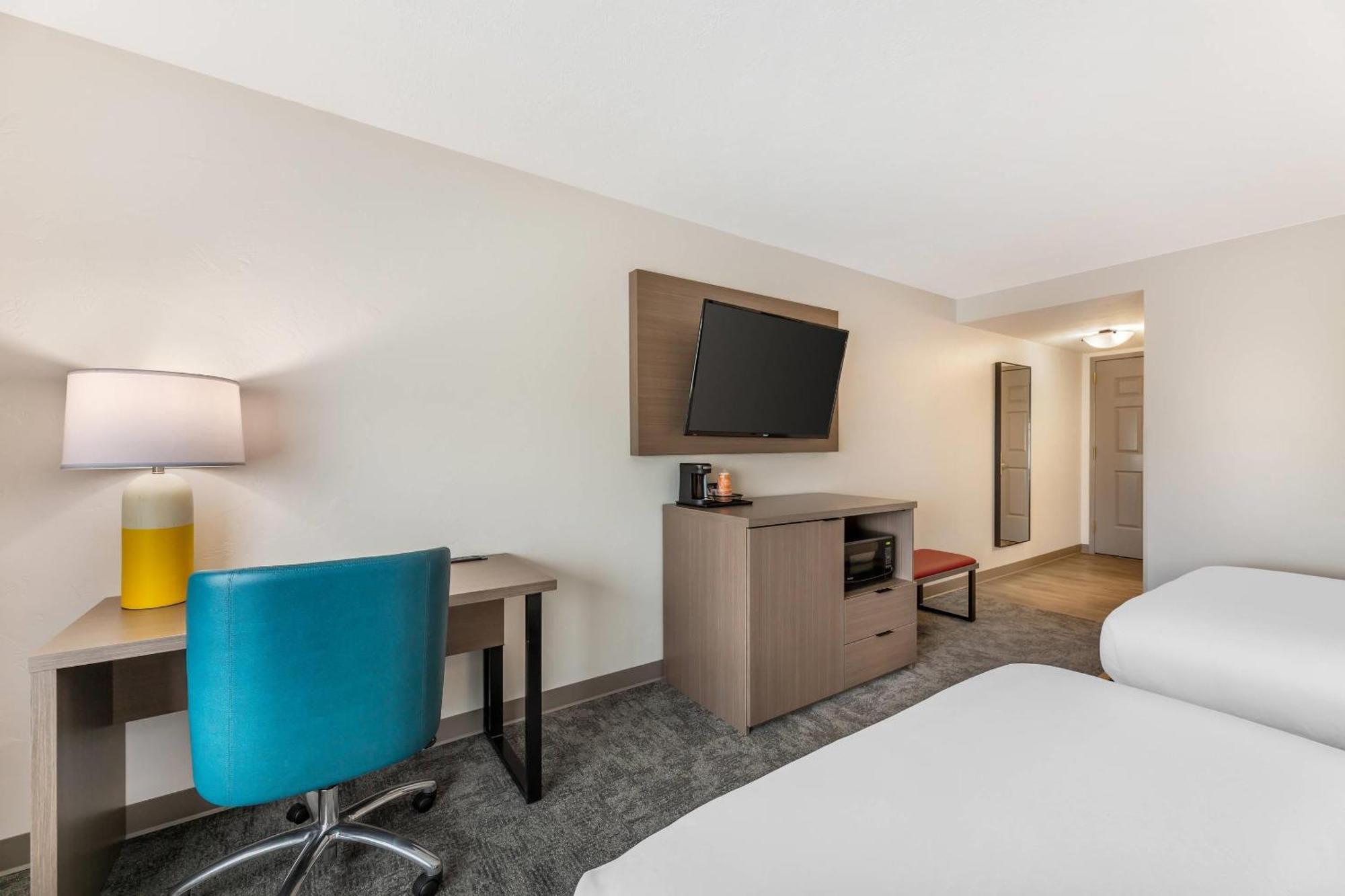 Queen Room with Two Queen Beds - Non-Smoking/Pet Friendly