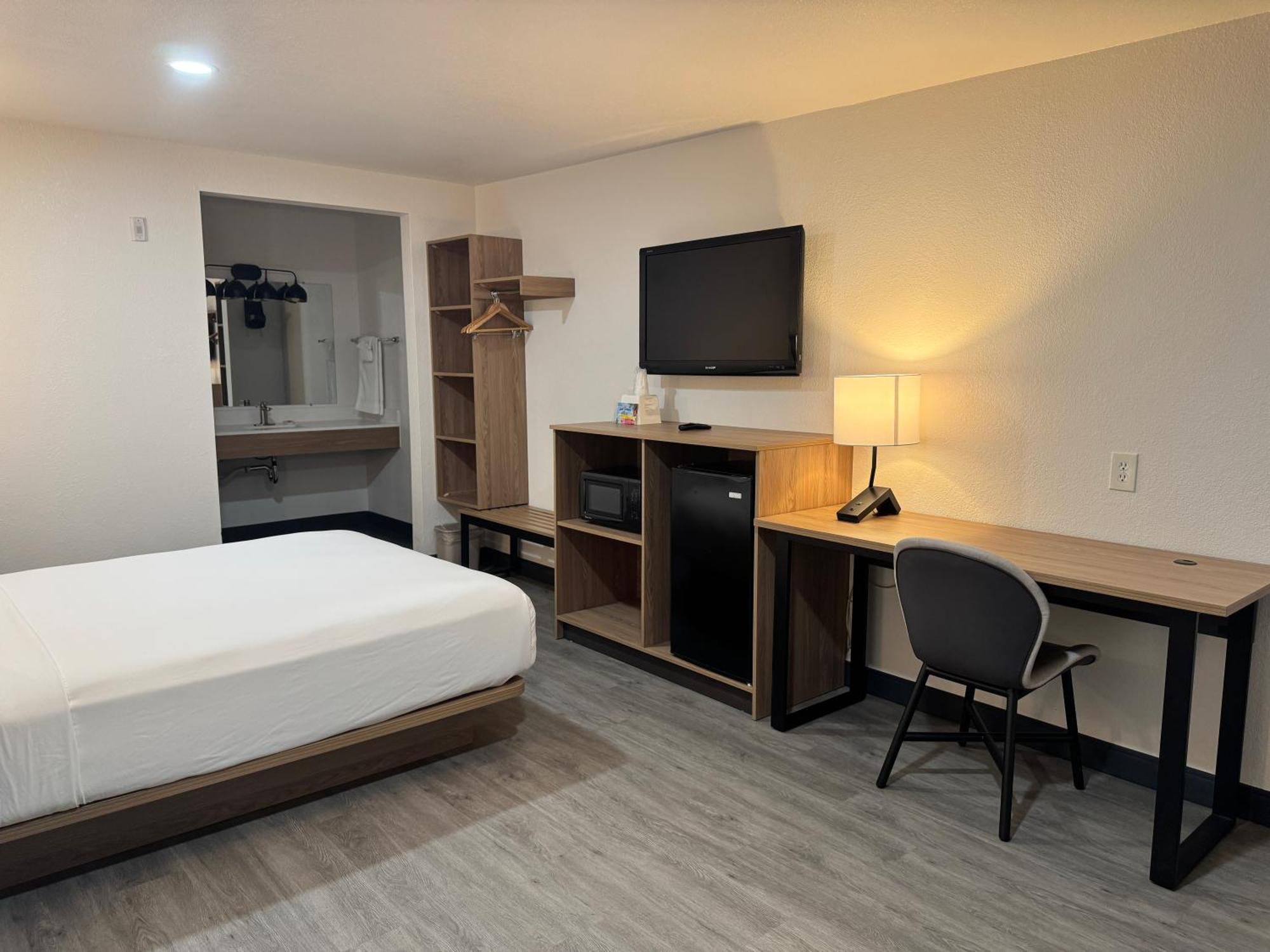 Studio Room, 1 Queen Bed, Non Smoking