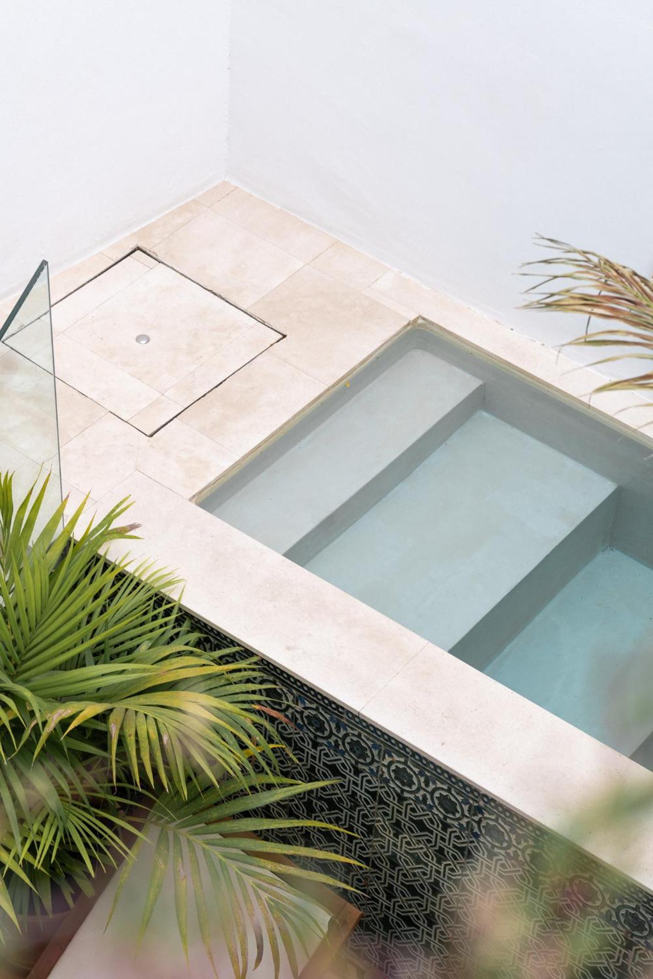 Apartment with patio and pool
