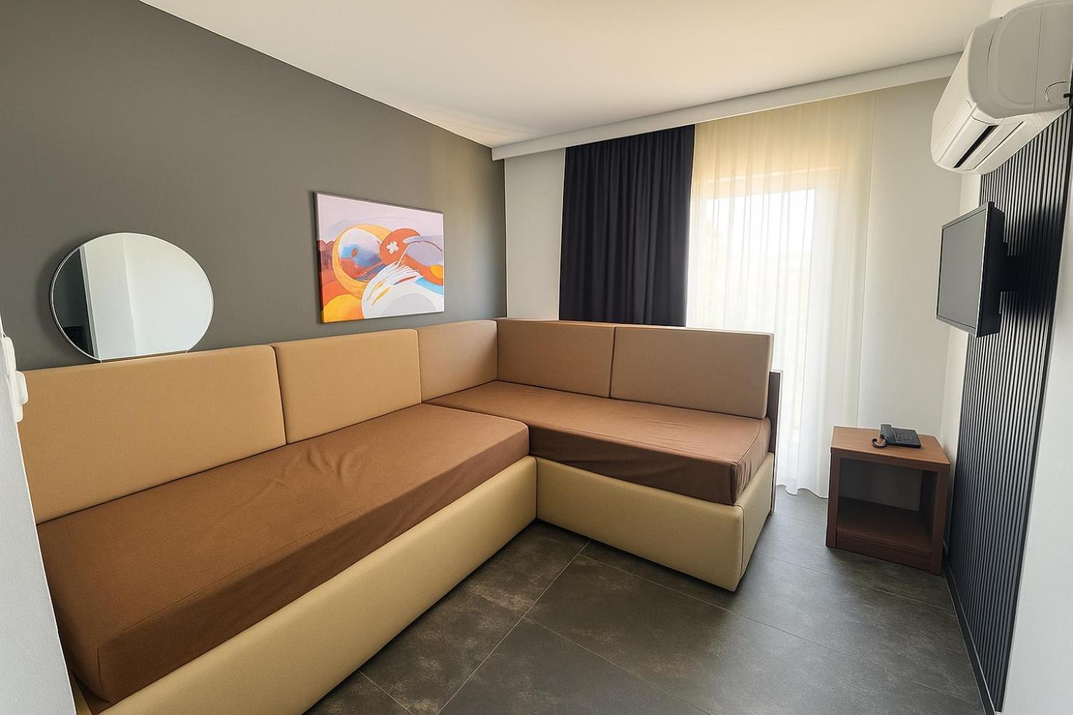 Suite,1683020864:JPEG